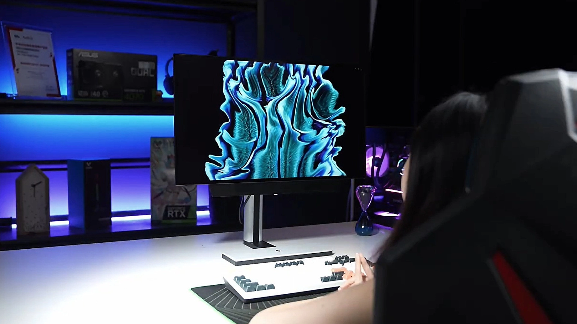 Вышел игровой OLED-монитор Titan Army G27E8S с экраном 240 Гц и беспроводной зарядкой