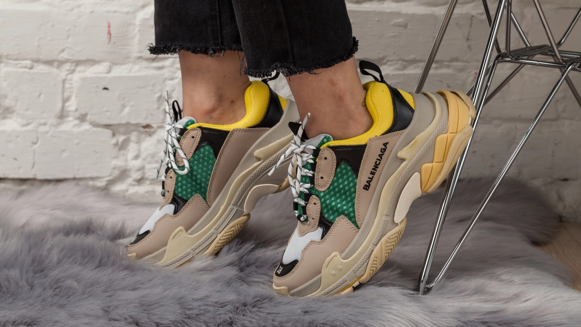 «Авито» запустил услугу проверки брендовой одежды на подлинность