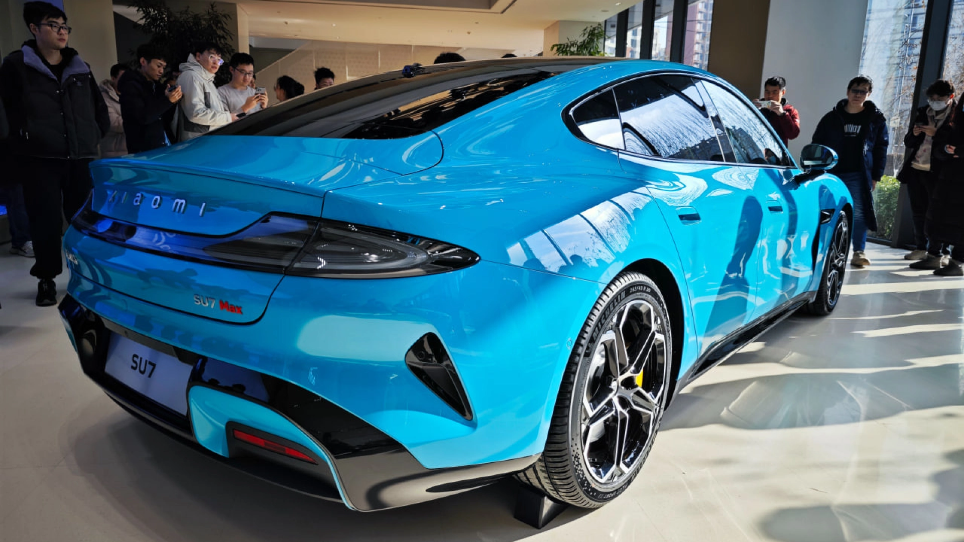 Лэй Цзюнь и СМИ опубликовали фотографии Xiaomi SU7