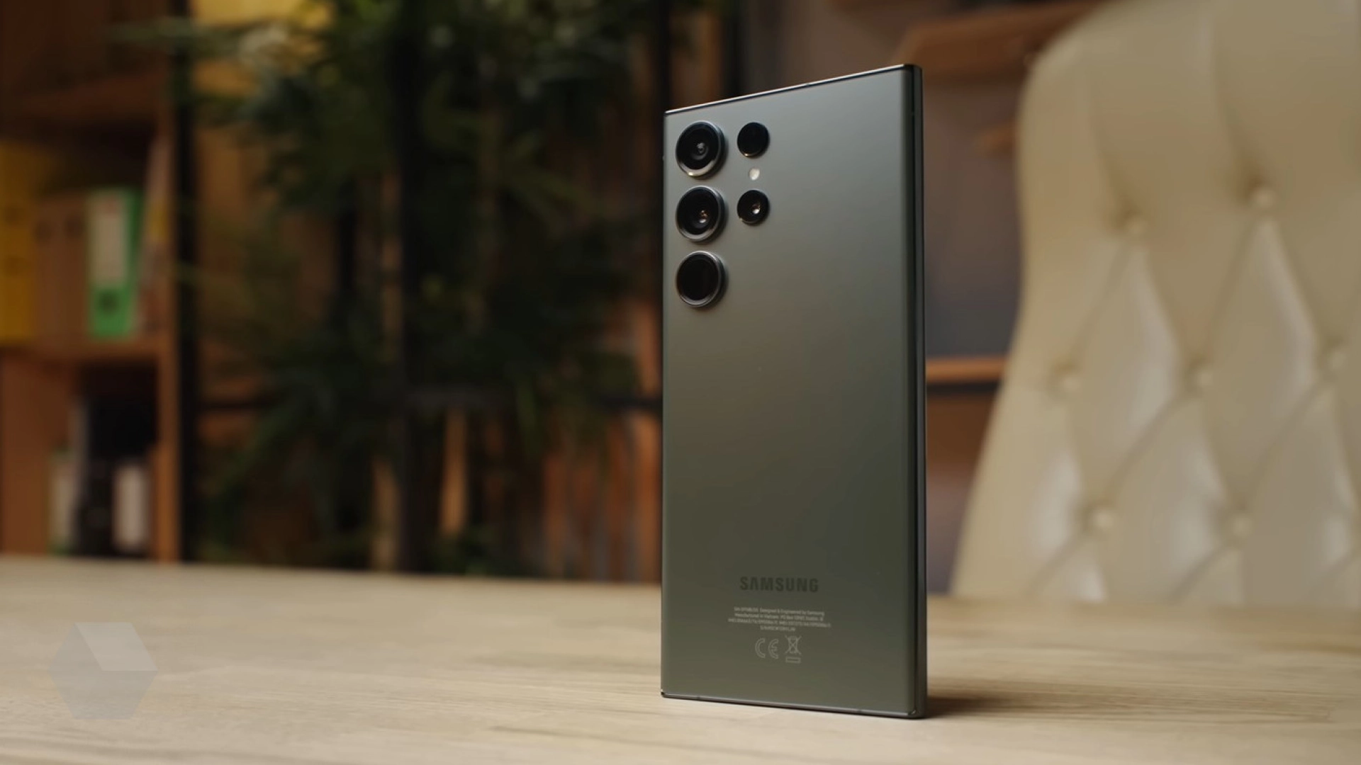 Samsung Galaxy Ultra «читерит» при съёмке Луны в режиме Space Zoom