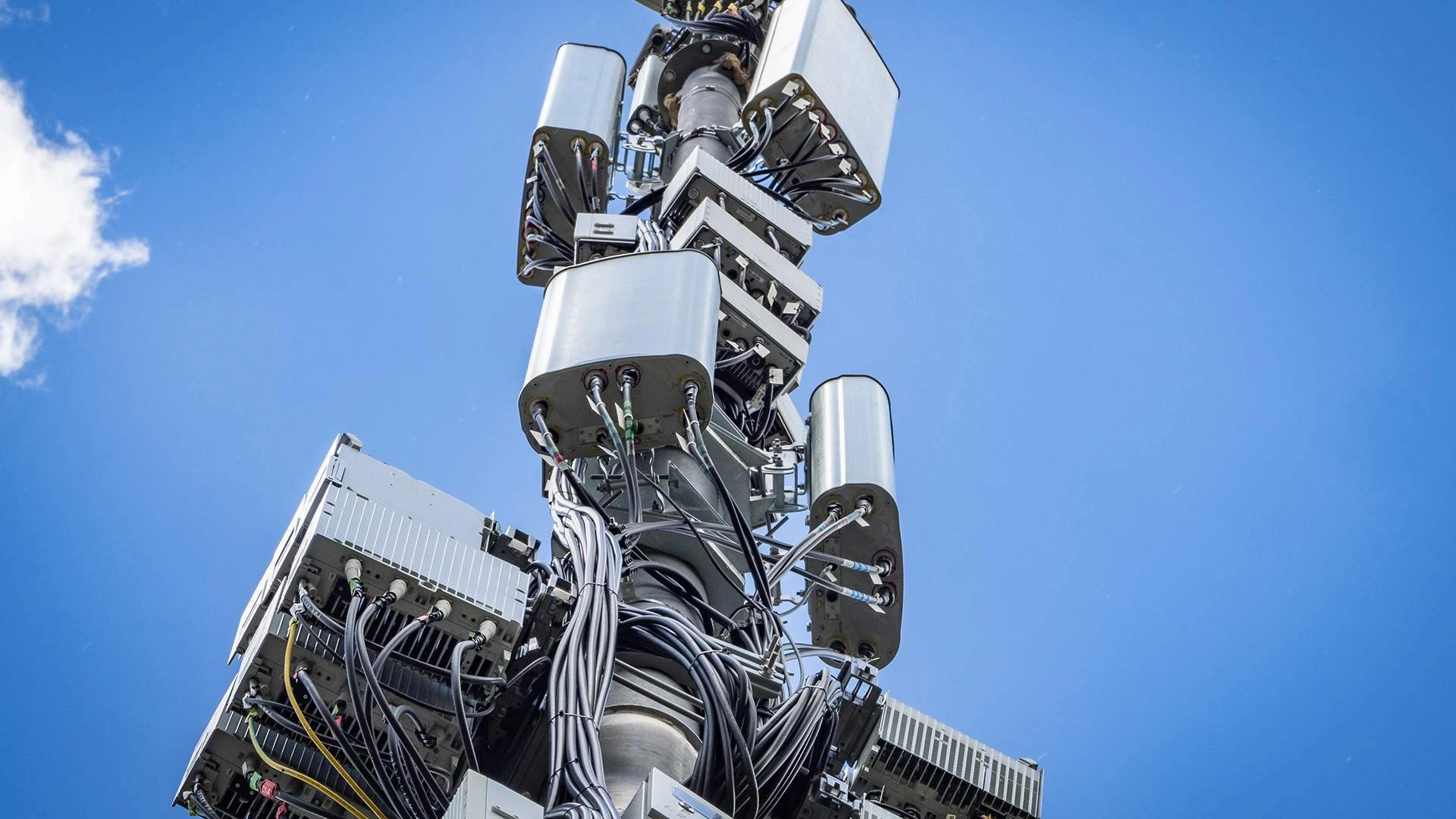 Российские операторы столкнулись с дефицитом частот для мобильной связи