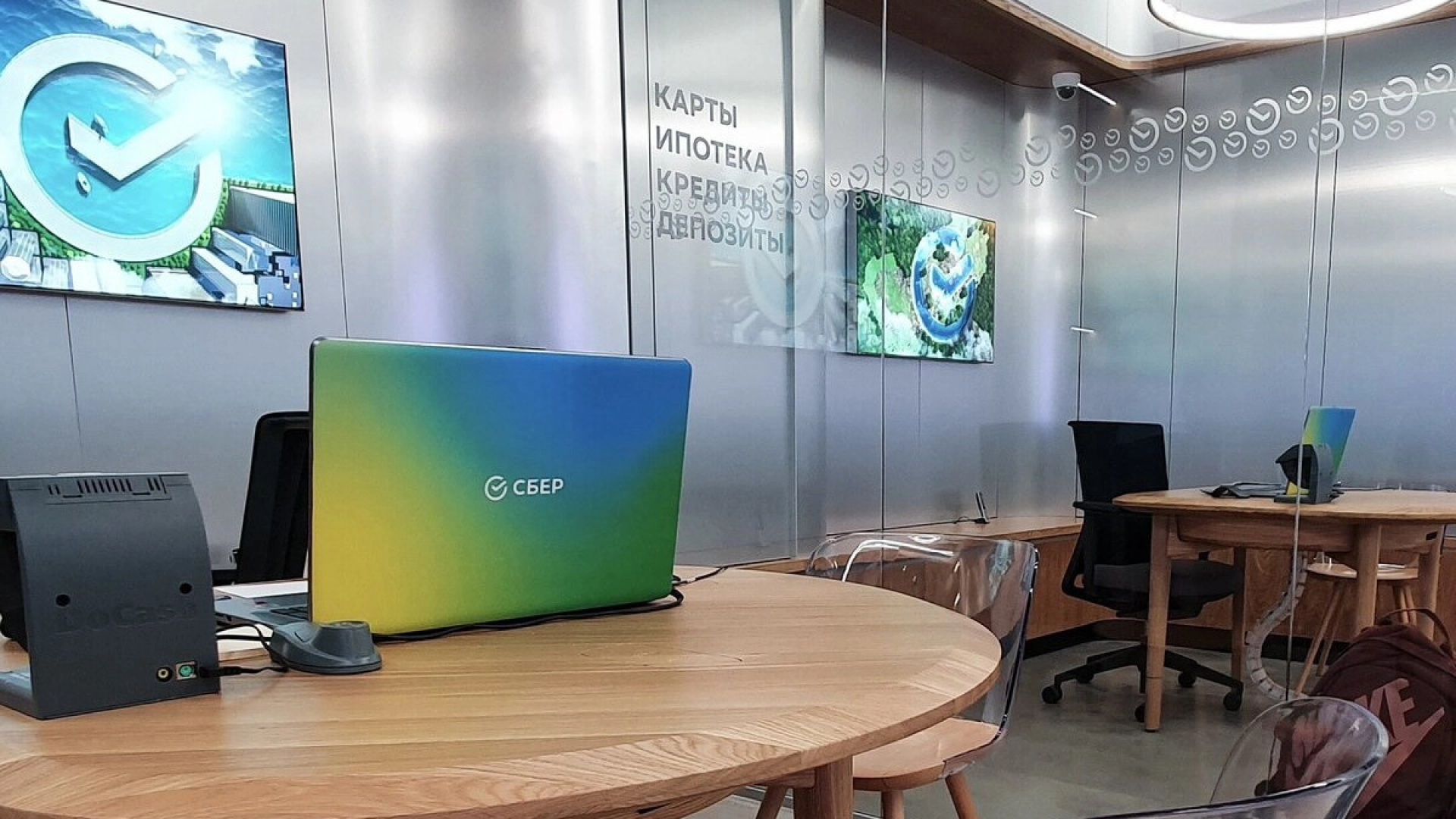 Сотрудники «Сбера» сталкиваются с трудностями при установке приложения СБОЛ на смартфоны клиентов