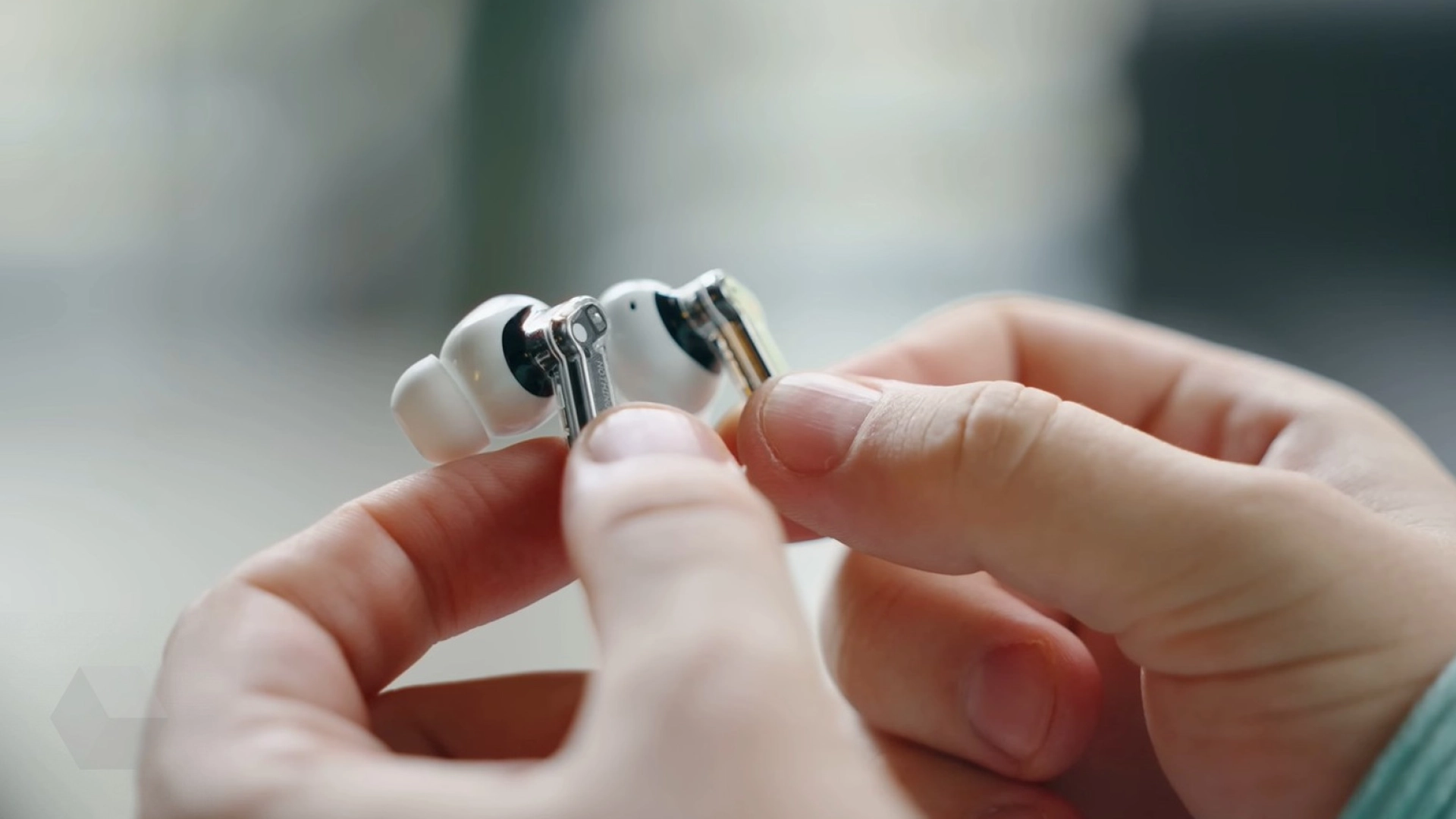 Nothing повышает стоимость наушников Ear (1) до 149 долларов