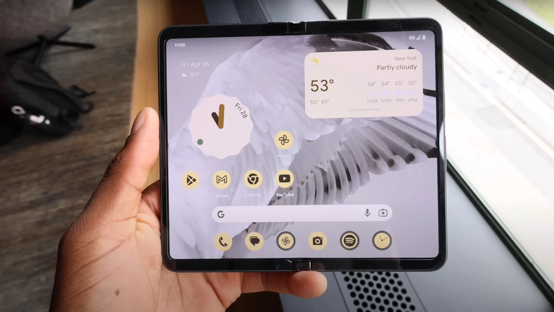 Внутренний экран Pixel Fold сравнили с Samsung Galaxy Z Fold 4 — у телефона Google толстенные рамки