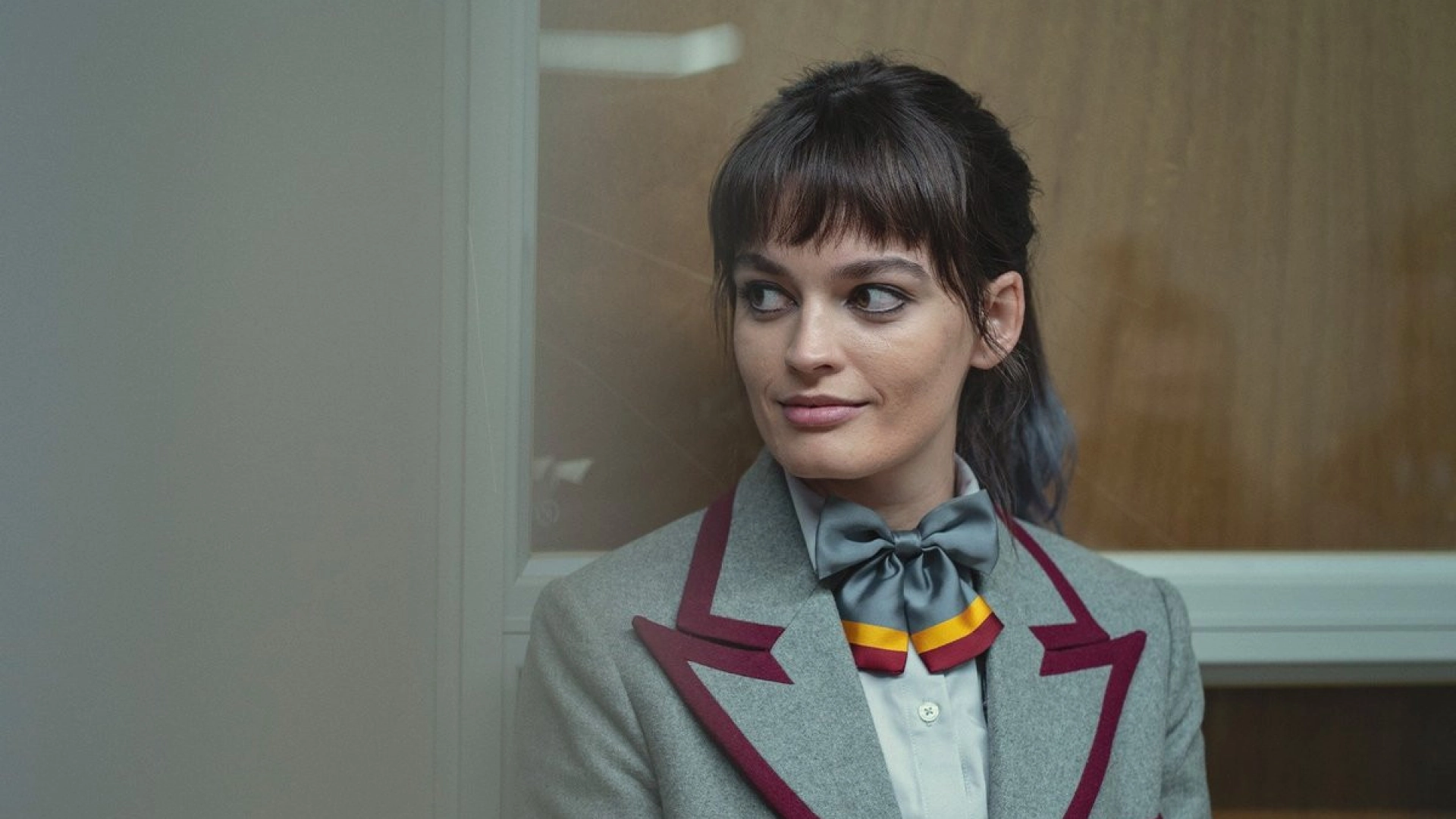 Эмма Маккей больше не будет сниматься в сериале «Половое воспитание» — она играла Мэйв