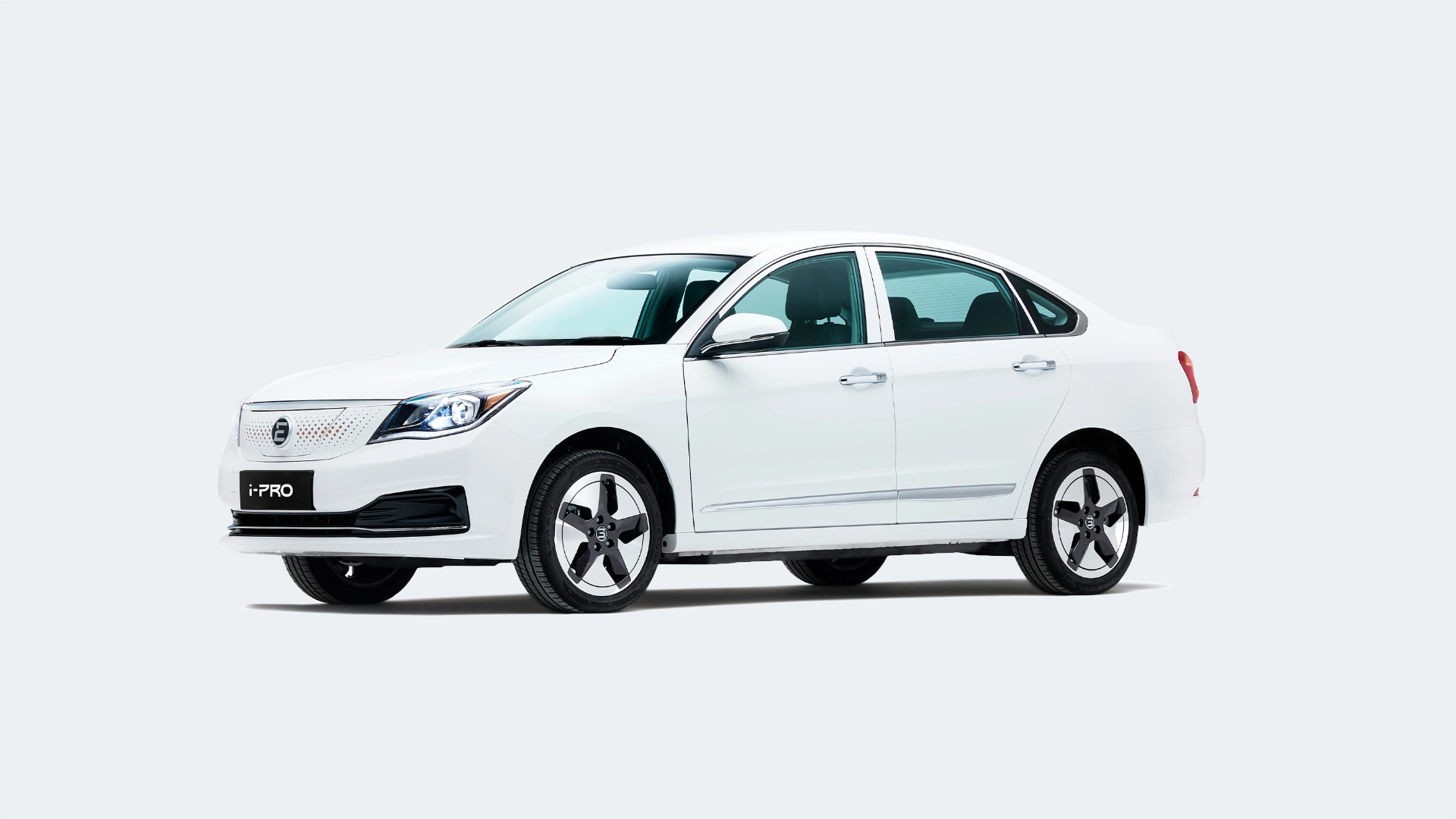 «Ведомости»: производитель электромобилей Evolute ведёт переговоры о поставках для «Яндекс Такси»