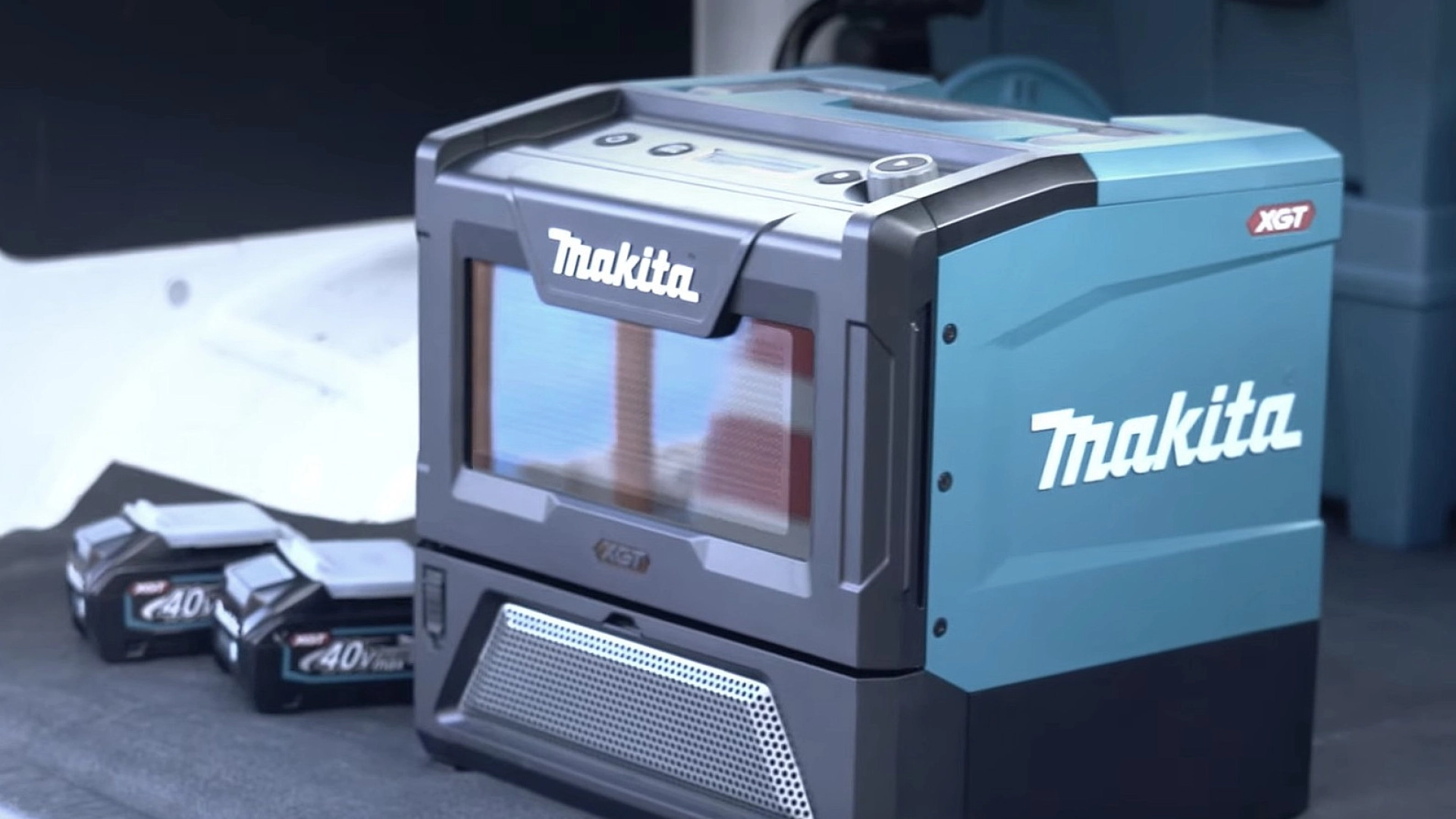 Makita выпустила аккумуляторную микроволновую печь