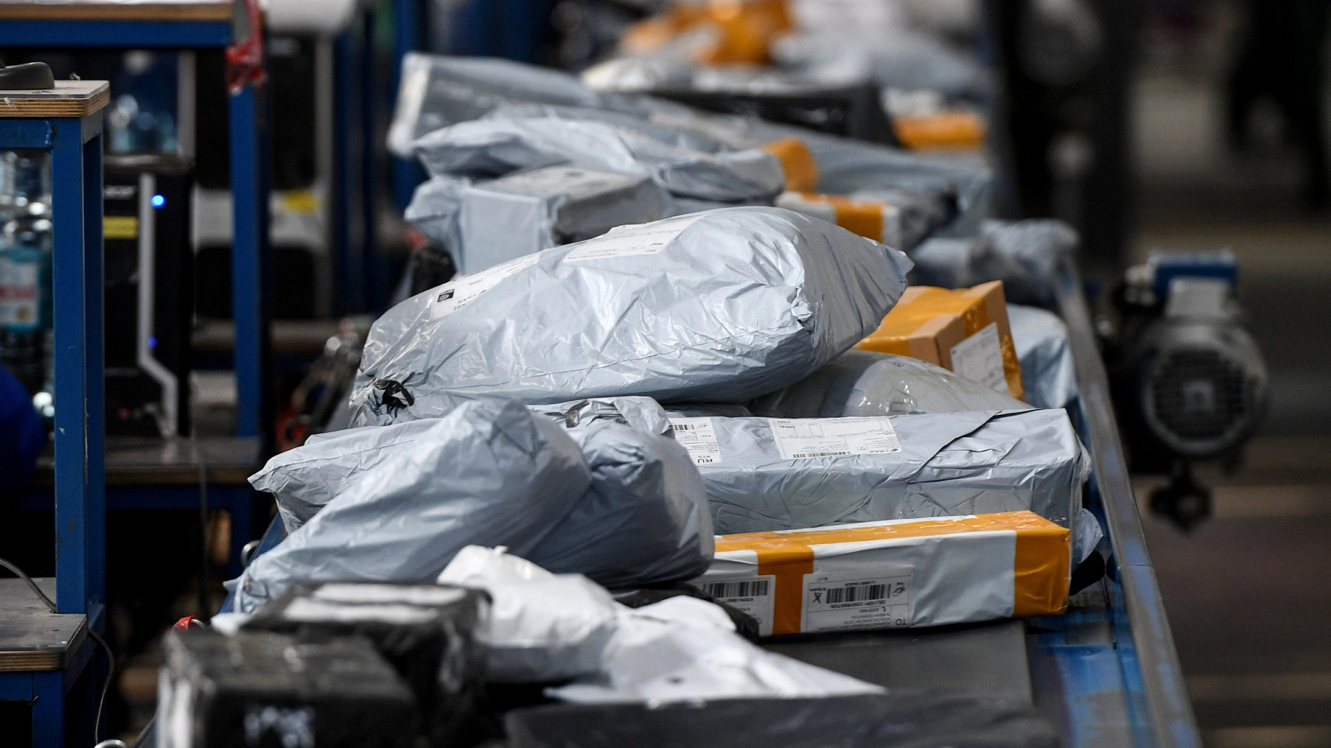 «Ведомости»: власти склоняются к снижению беспошлинного порога ввоза до 200 евро