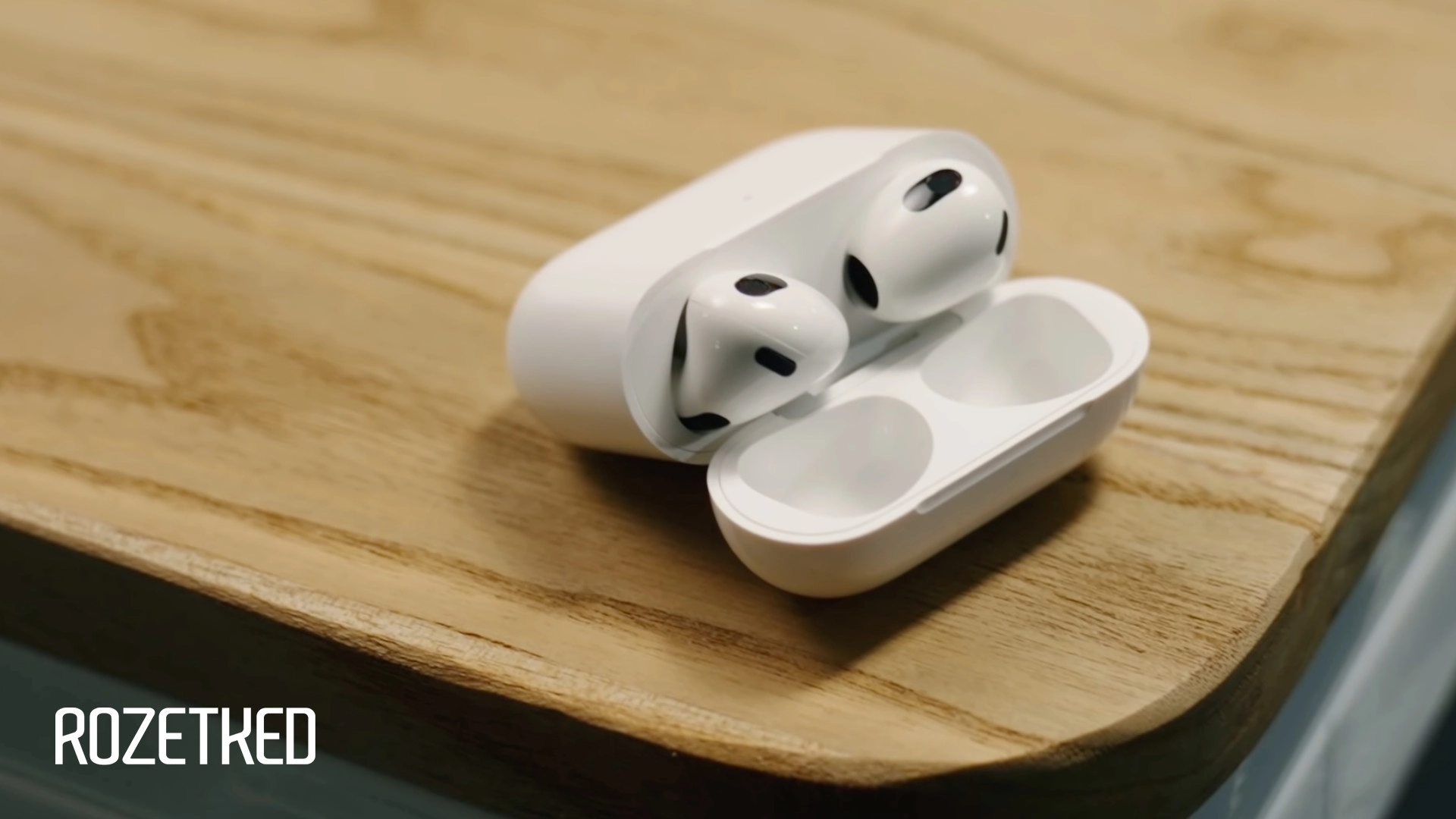 Bloomberg: четвёртые AirPods получат новый дизайн и активное шумоподавление