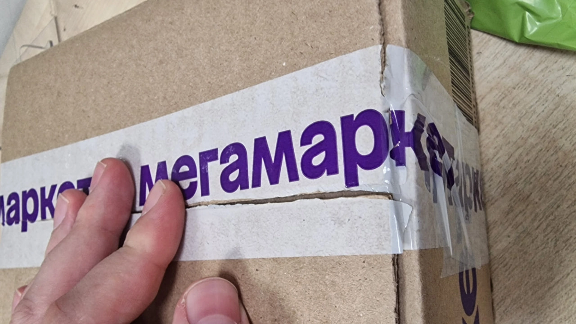 Люди жалуются на «Мегамаркет» — вместо iPhone получают мыло и отвёртки