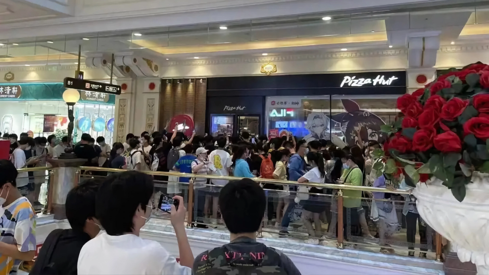 Китайской полиции пришлось прекратить акцию Pizza Hut и Genshin Impact