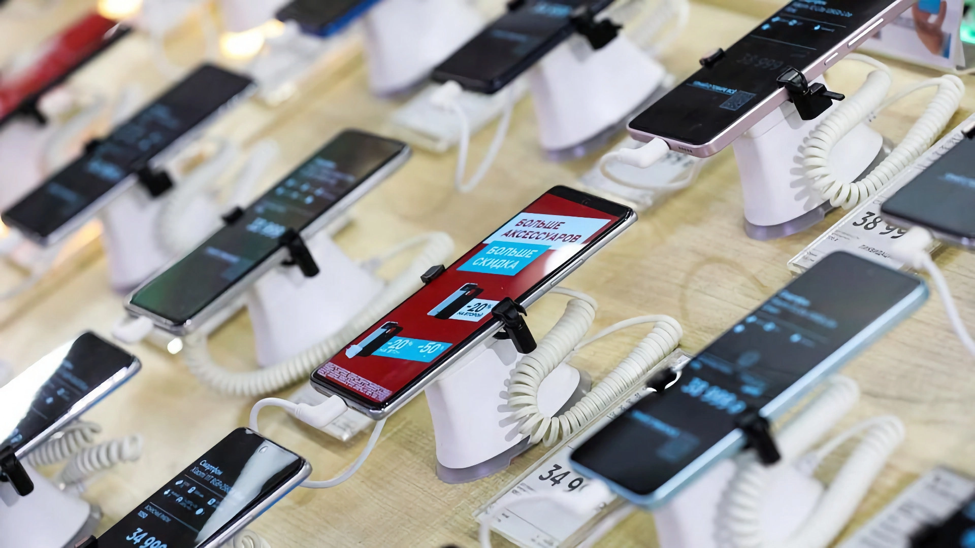 Исследование: средняя стоимость смартфона в России в 2022 году упала на 18%