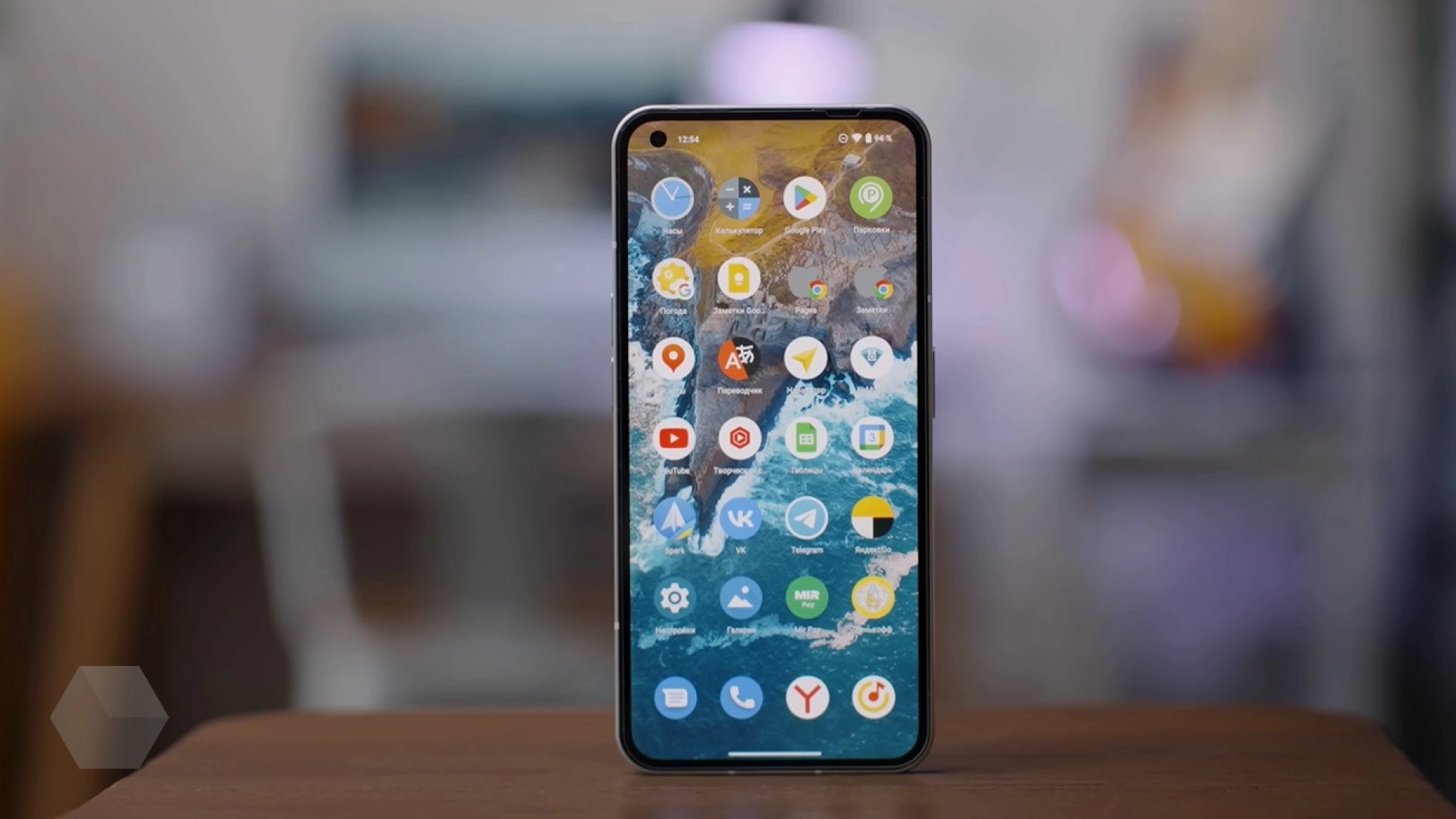 Для Nothing Phone (1) вышло обновление 1.1.7 с улучшенной поддержкой AirPods