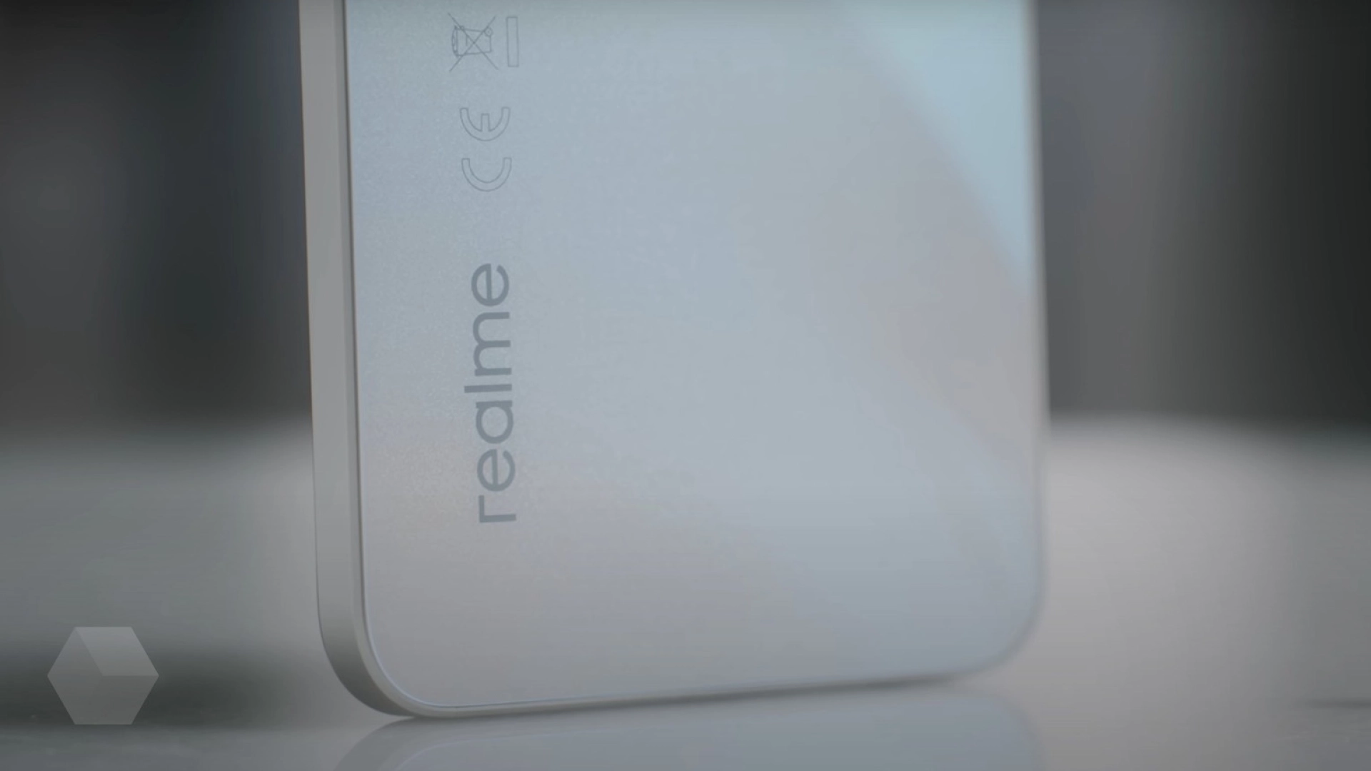 В базе TENAA появились фото realme 11 Pro с нетипичным для бренда дизайном