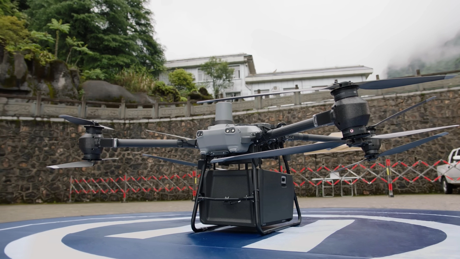 DJI представила дрон FlyCart 30 — может перевозить грузы массой до 40 кг