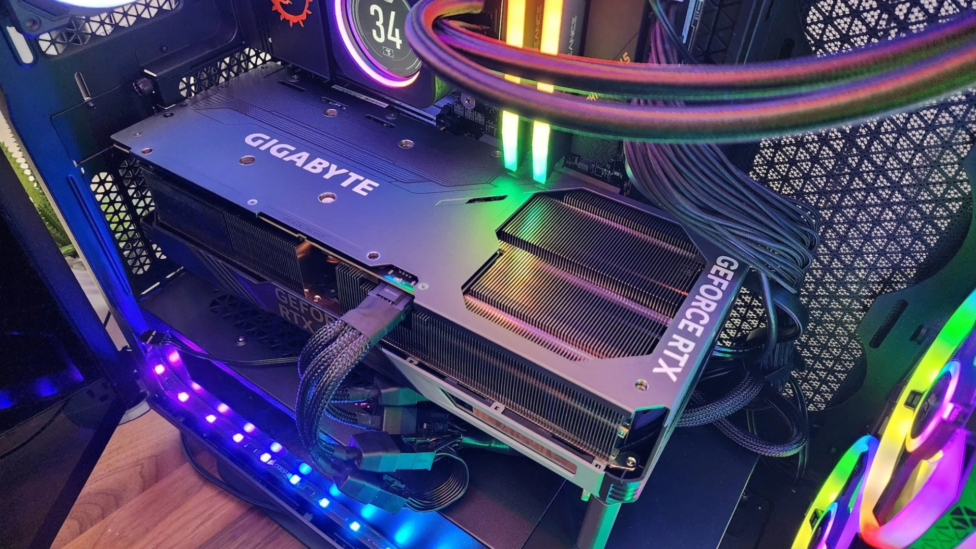 Пользователи сообщают, что RTX 4090 «плавится» прямо во время работы