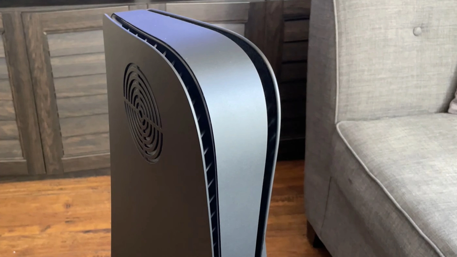 Слух: PS5 Slim представят в августе