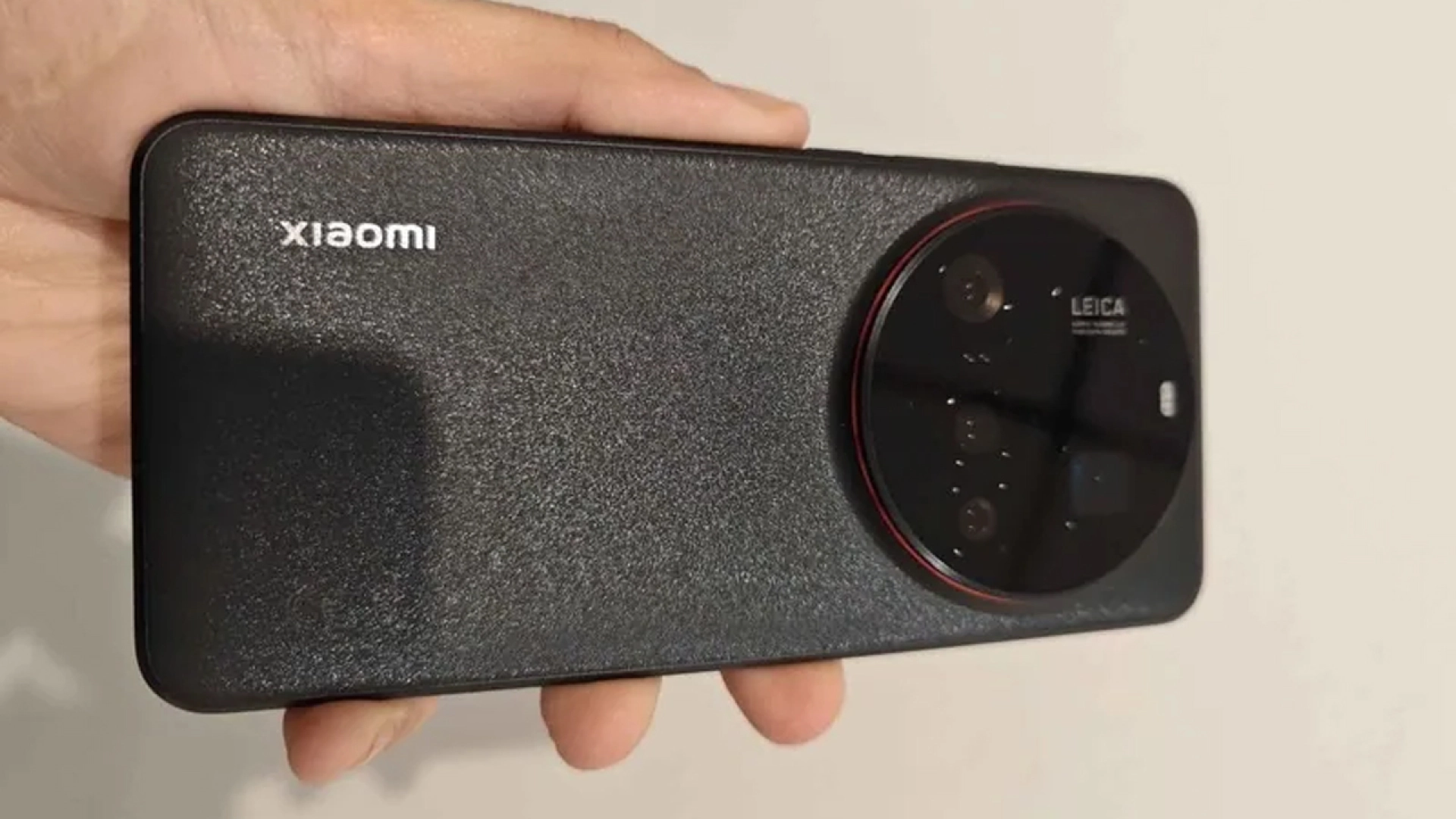 Xiaomi 15 Ultra впервые показался на реальных фото