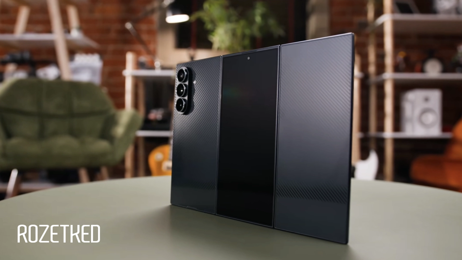 В сети проверили, сколько складываний и раскладываний выдержит Galaxy Z TriFold