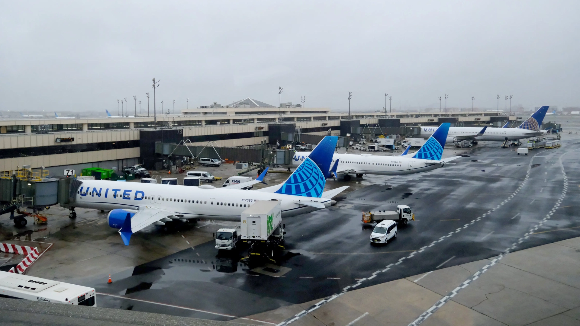Самолёт United Airlines развернулся в полёте из-за Bluetooth-устройства, названного «бомбой»