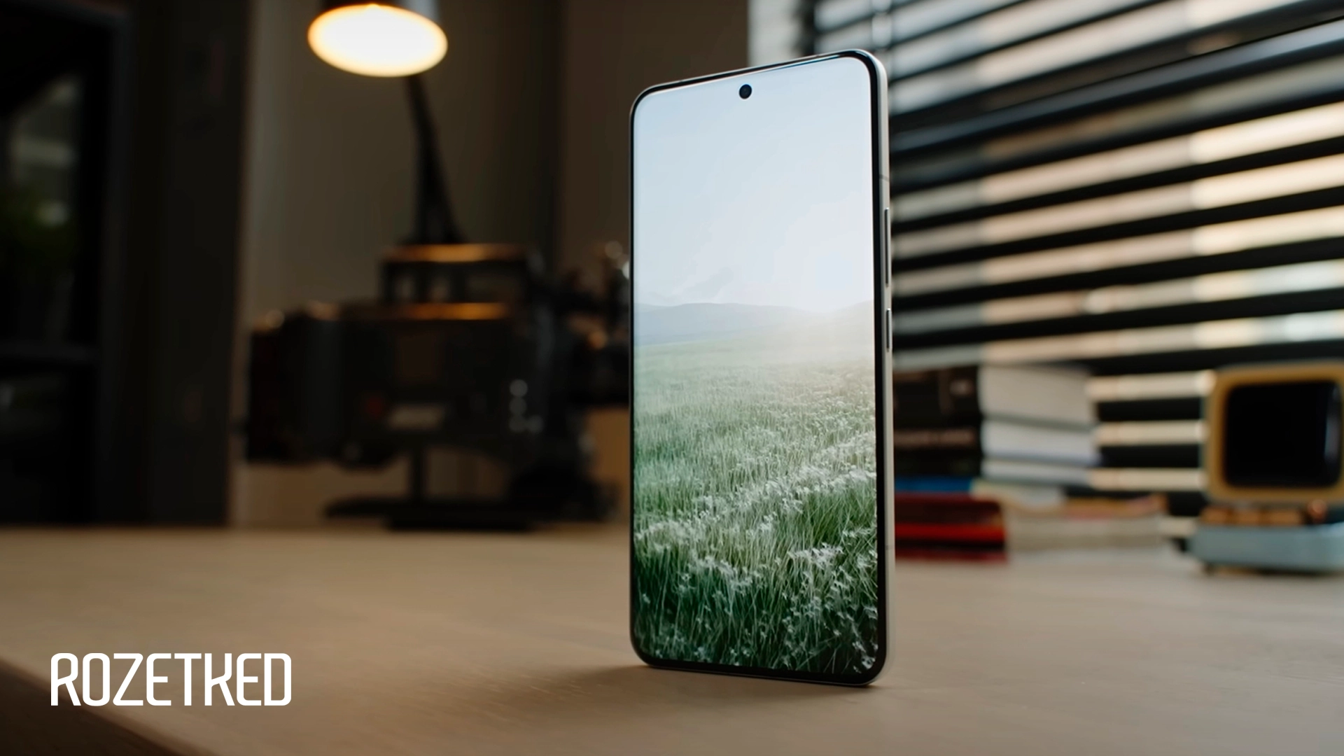 Двухцветный Xiaomi 15 Ultra красуется на фото