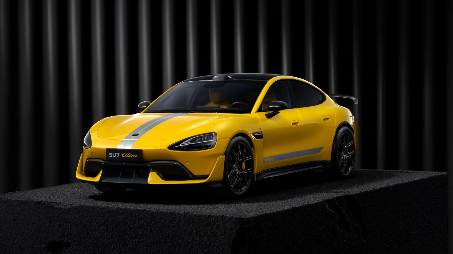 Xiaomi продаёт машинку SU7 Ultra в масштабе 1:18