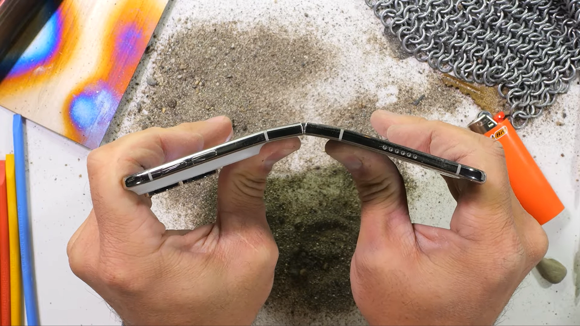 iPhone Duo прошёл проверку на прочность от JerryRigEverything