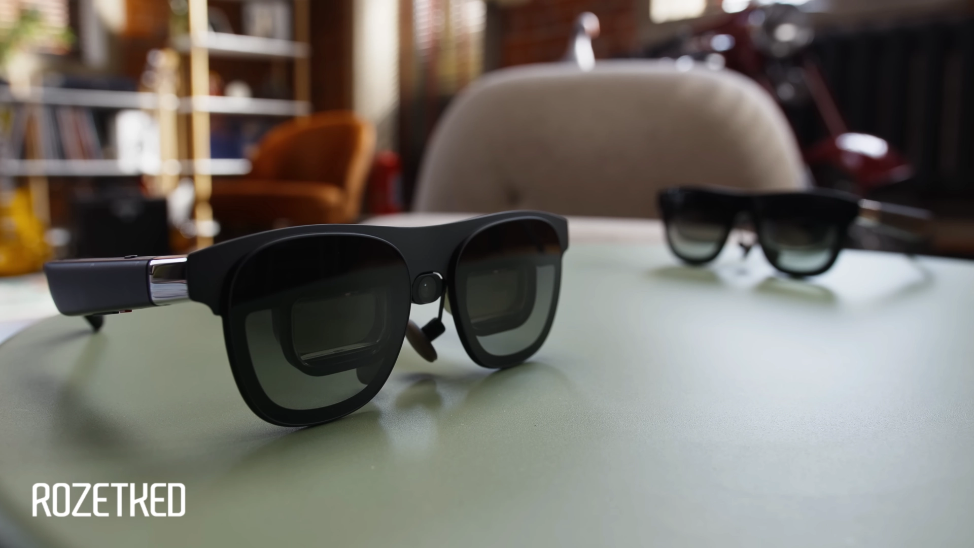 Полицейским в Китае выдали умные очки для сканирования автомобилей