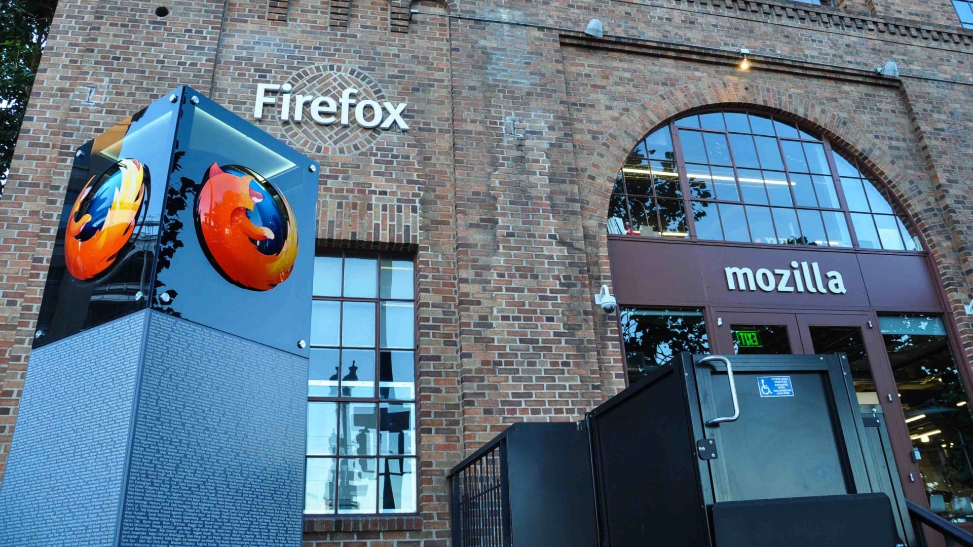 Firefox превратится в «современный ИИ-браузер» с приходом нового CEO