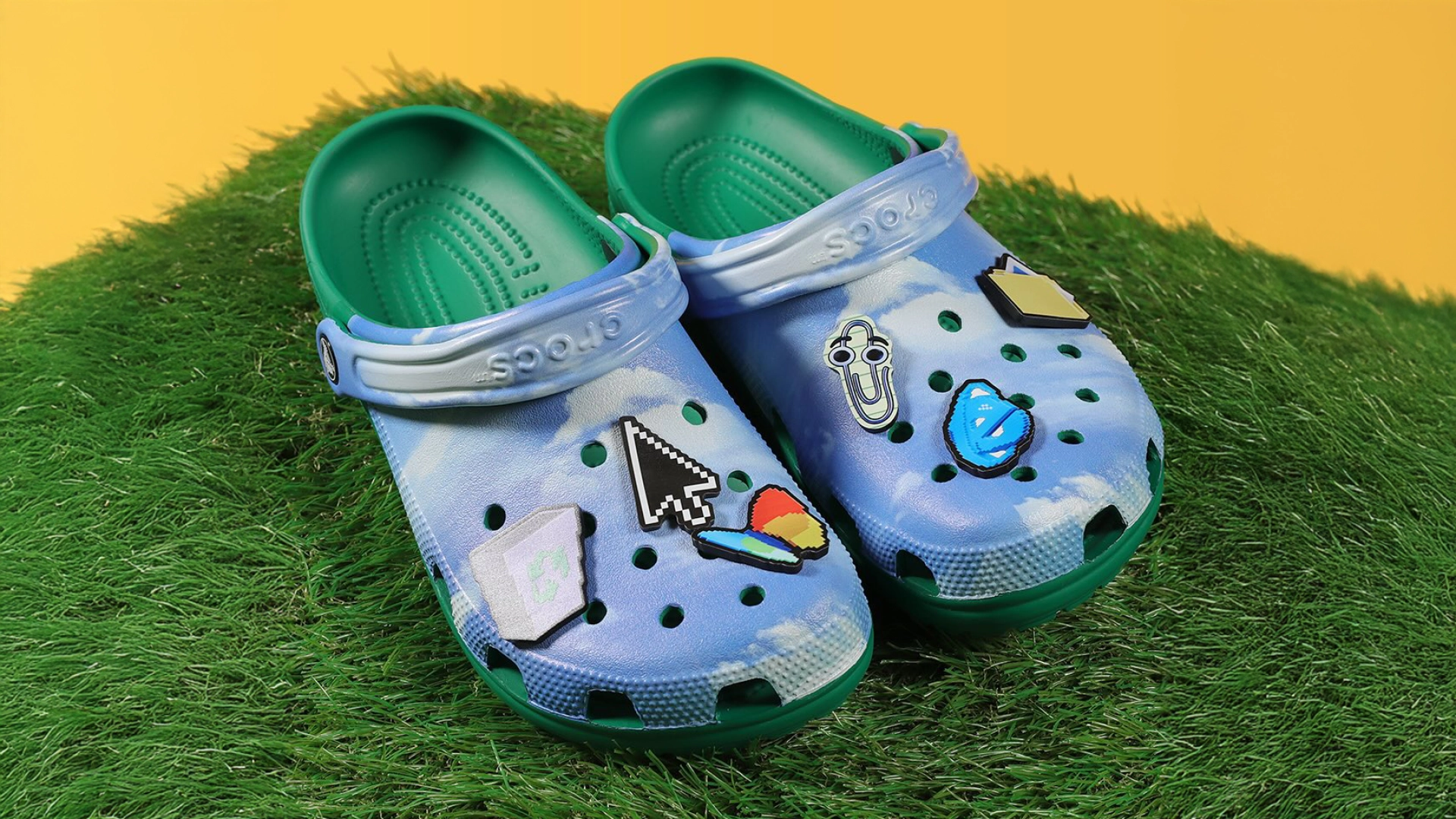 Microsoft представила Crocs в стиле Windows XP