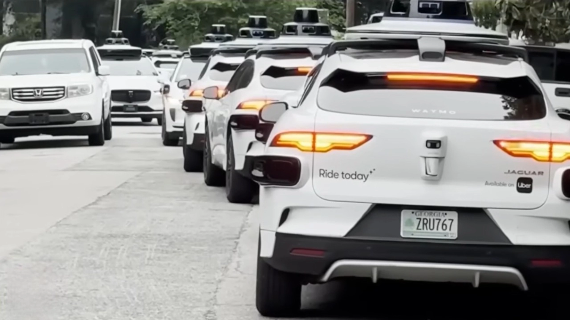 Беспилотные такси от Waymo массово заезжают в один из районов Атланты и катаются по нему без пассажиров