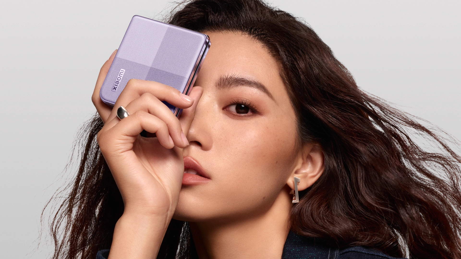 Премьера Xiaomi Mix Flip — первая вертикальная «раскладушка» бренда