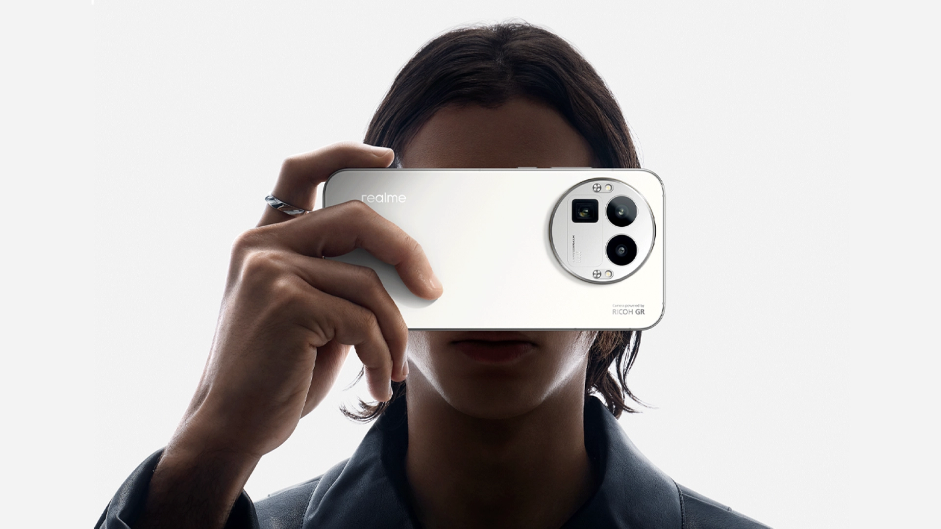 realme объявила дату старта продаж GT 8 Pro в России — 2 декабря