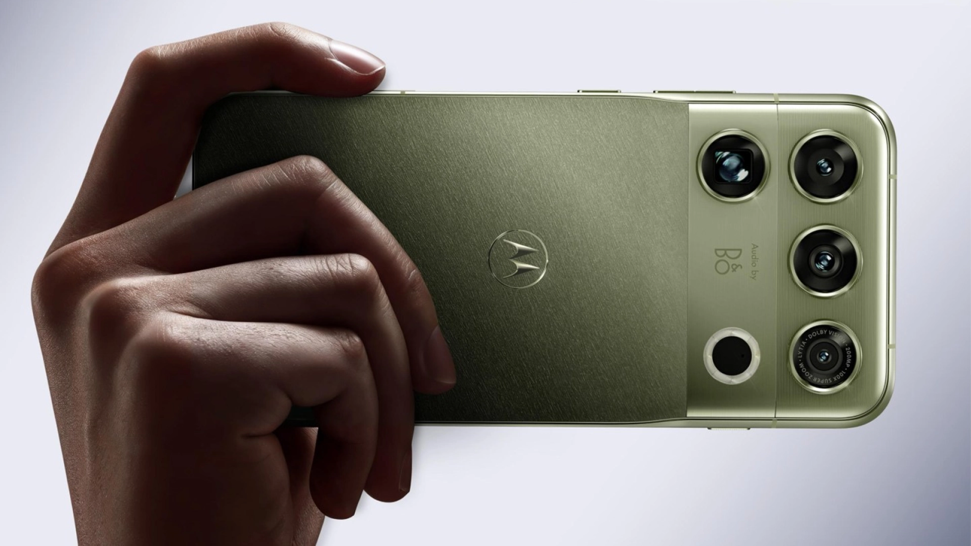 Motorola представила Signature 27 — первый на Snapdragon 8 Elite Extreme Gen 6
