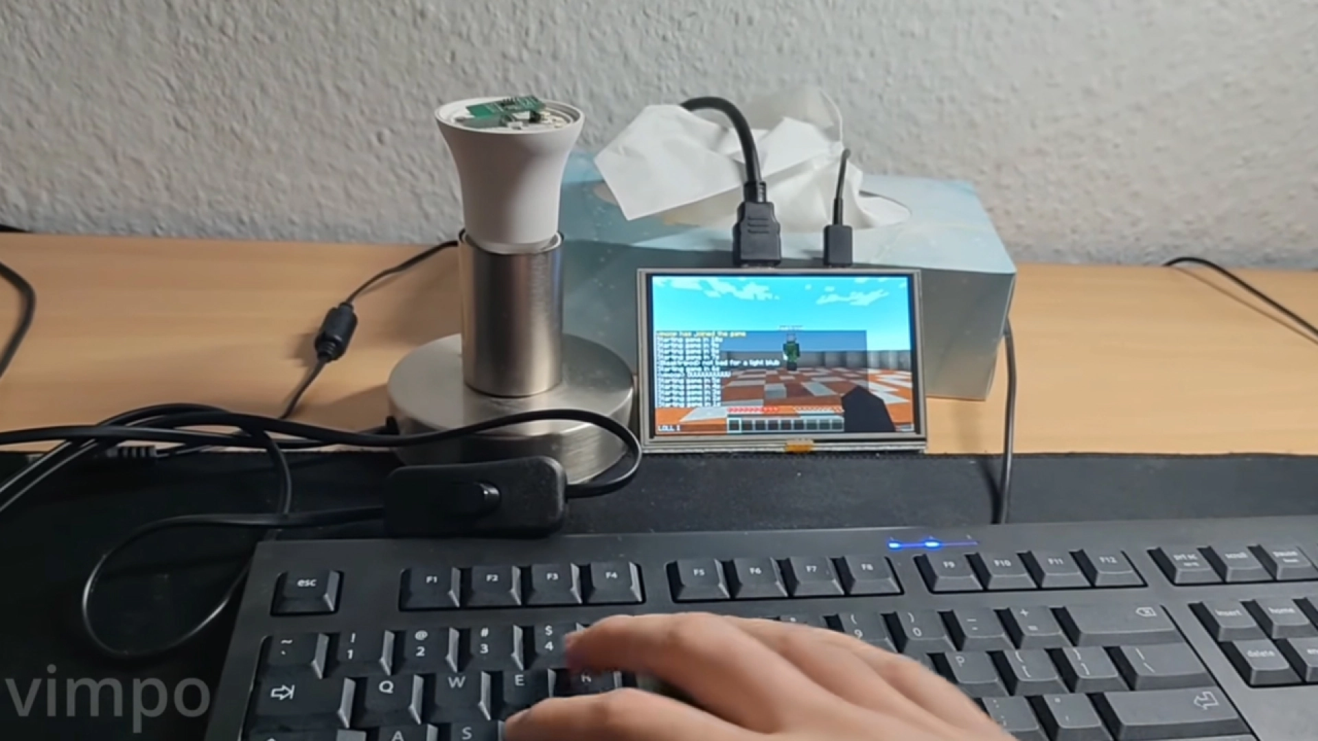 Хакер запустил сервер Minecraft на чипе от умной лампочки