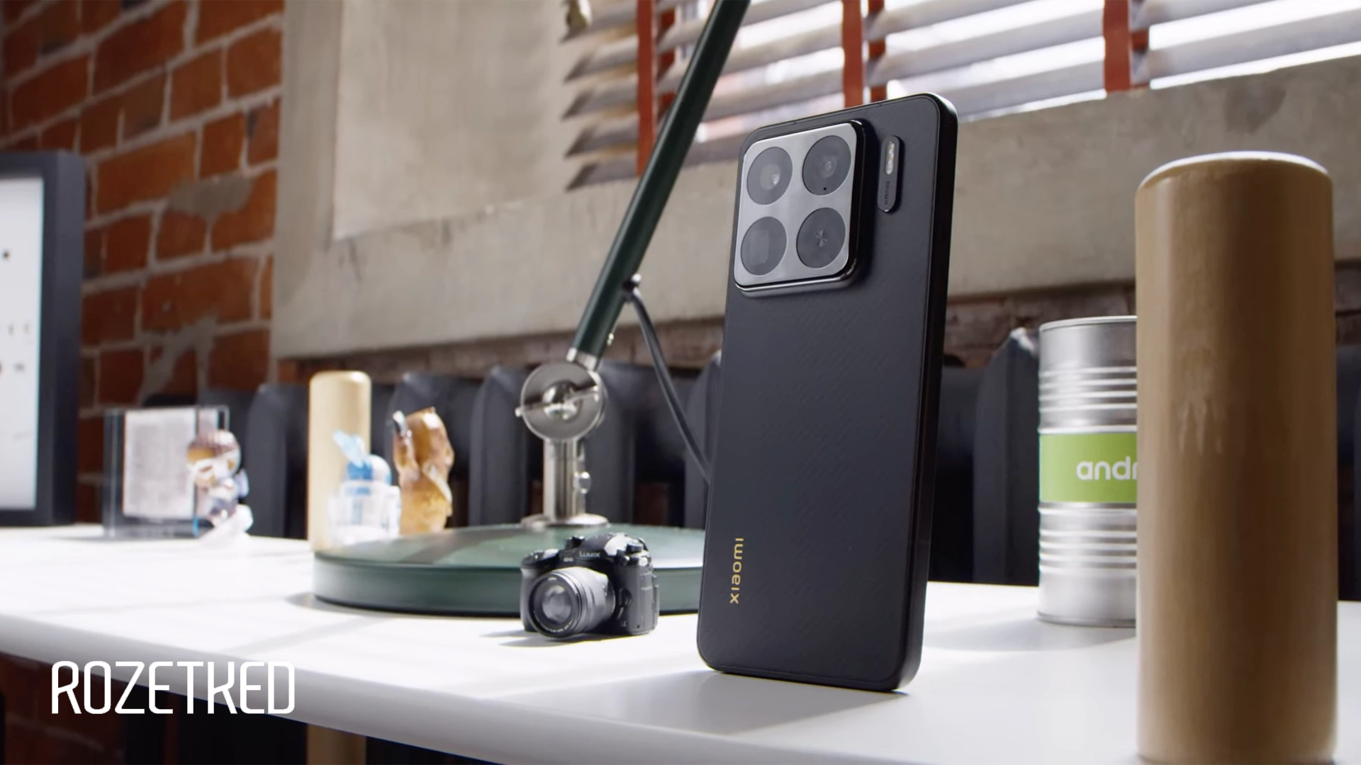 В сети появились подробности о дисплее, чипе и батарее Xiaomi 16