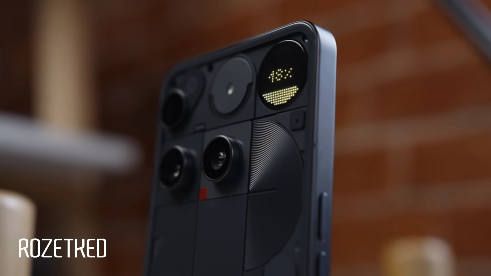 В iFixit разобрали Nothing Phone (3) и поставили ему 3/10 баллов по ремонтопригодности