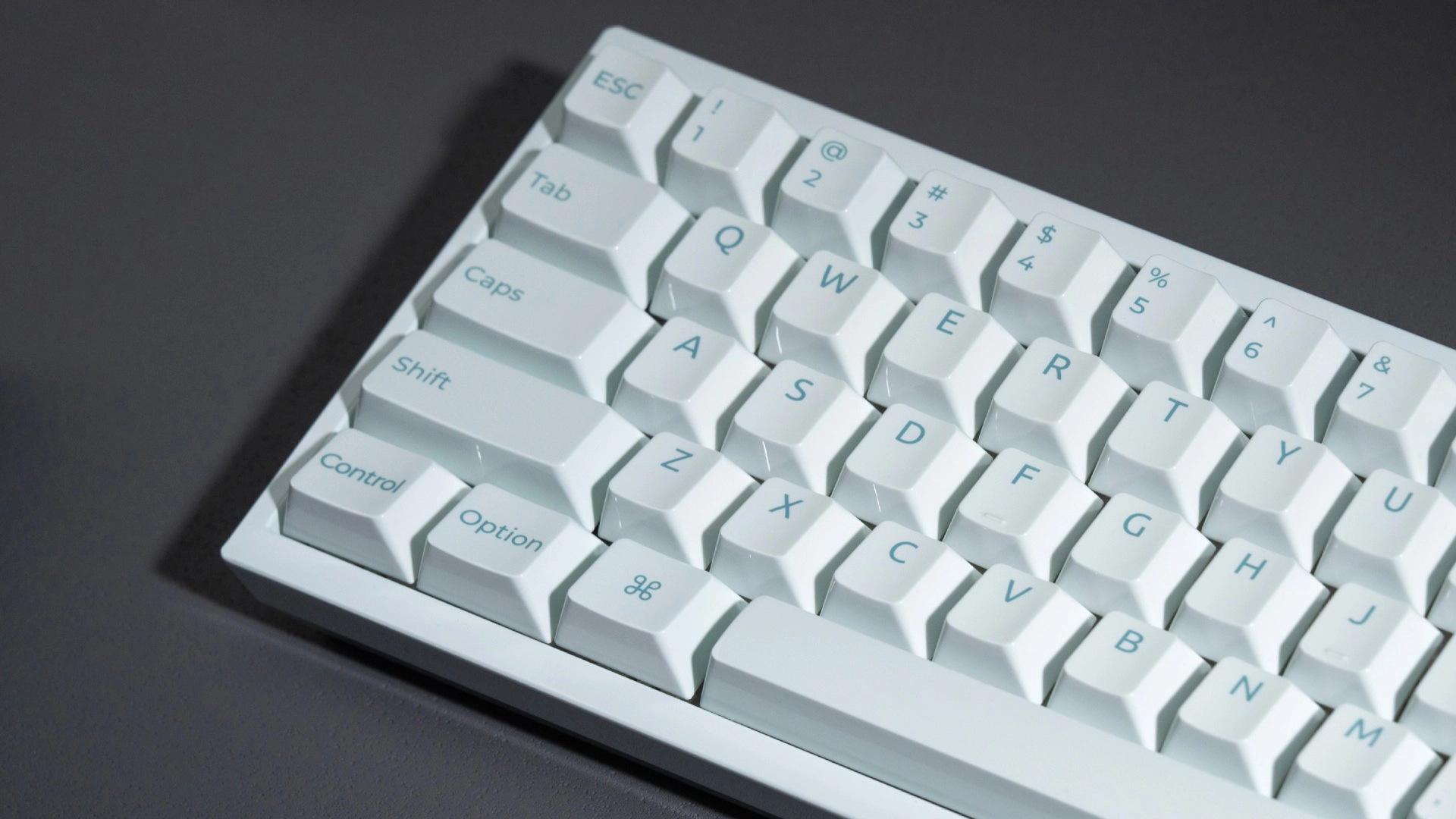 Keychron представила Q16 HE 8K — механическую клавиатуру из керамики