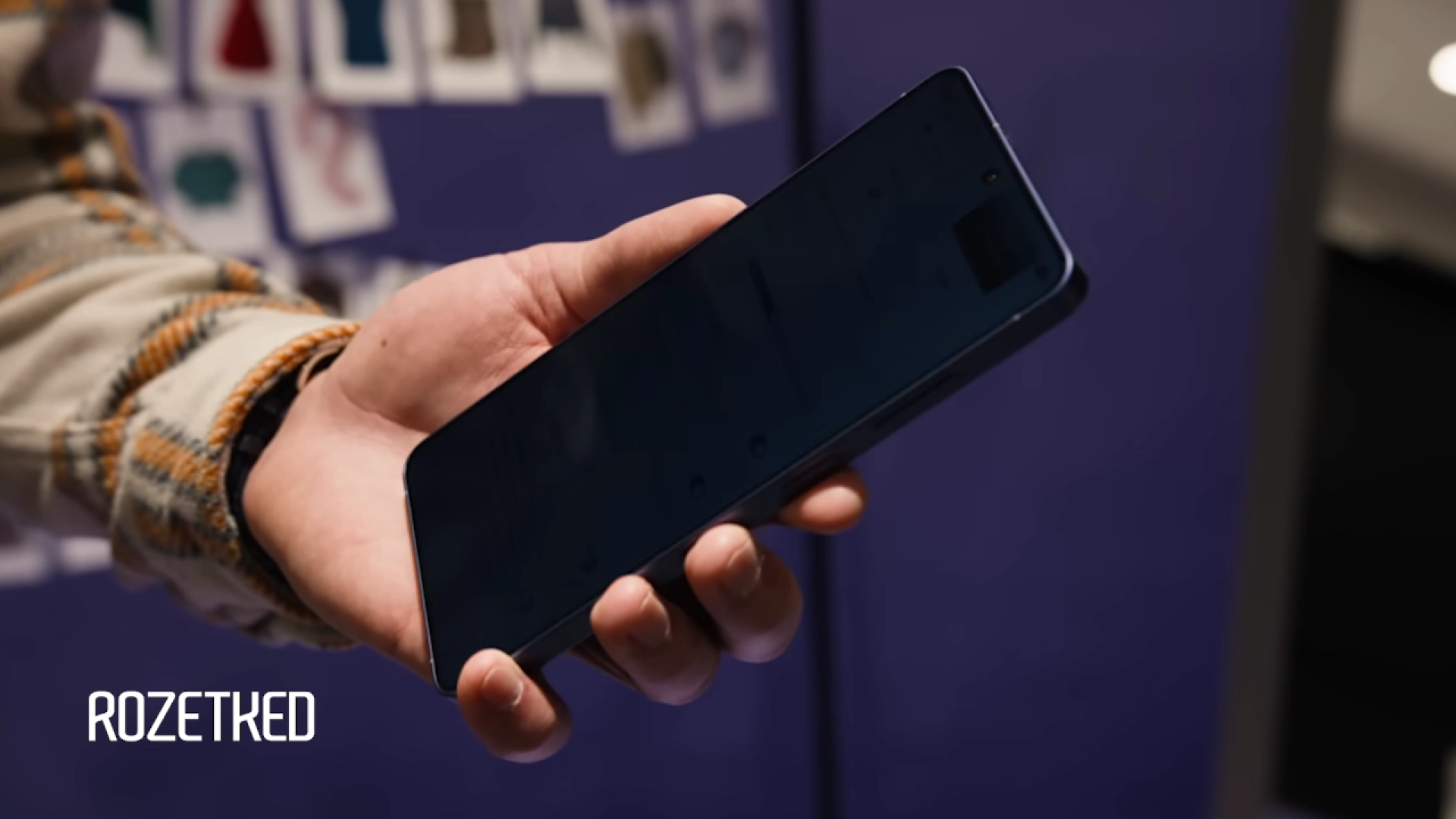 Инсайд: Samsung начнёт производить экраны с функцией «Антишпион» для сторонних компаний в 2028 году