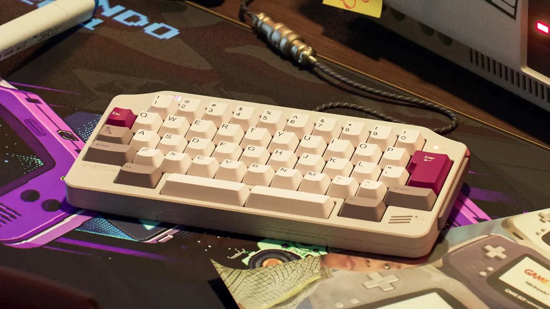 Proto[Typist] представила механическую клавиатуру в дизайне, отсылающем к Game Boy Advance