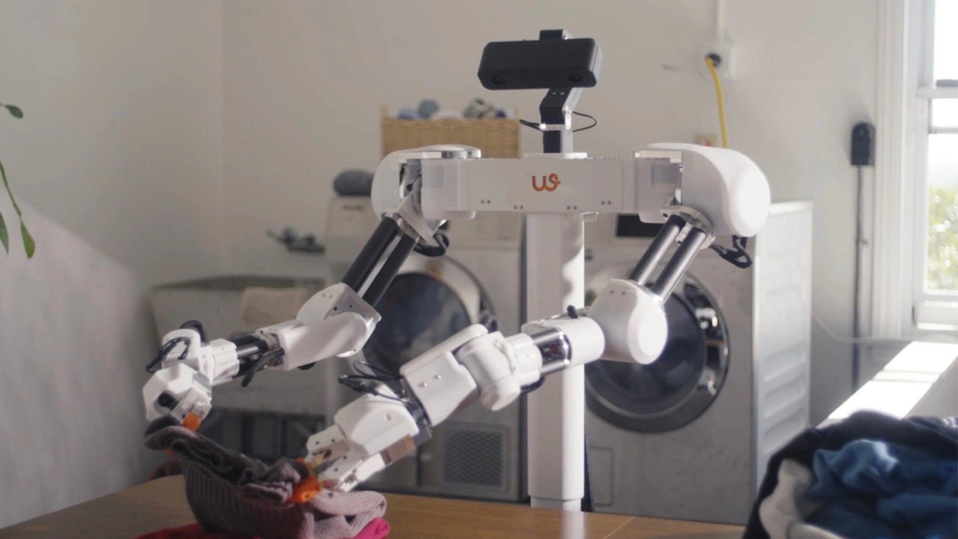 Стартап Weave выпустил робота Isaac 0, который складывает бельё и стоит 7999 долларов