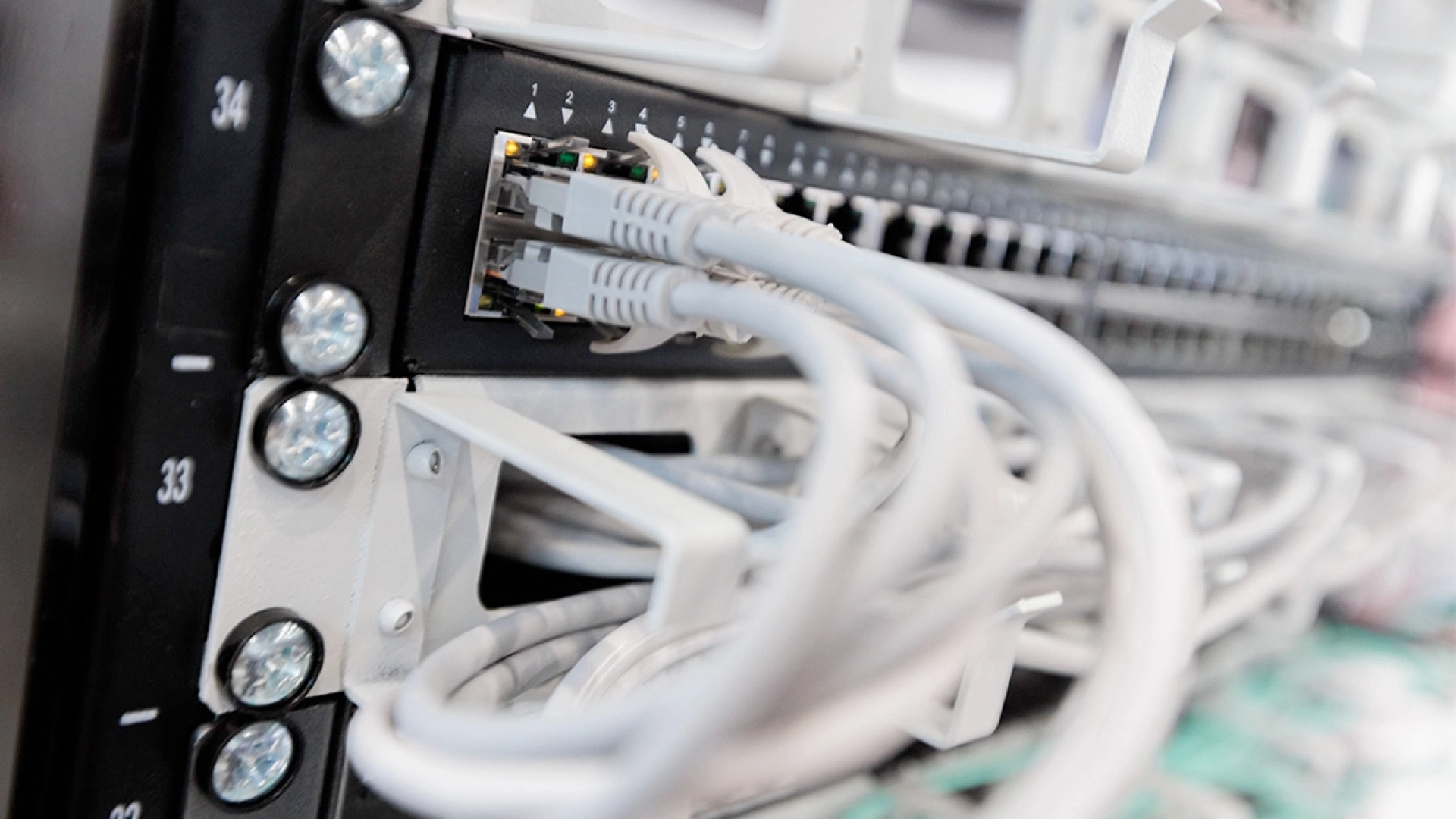 РБК: операторам России заморозили расширение каналов связи в Европу — «для борьбы с VPN»