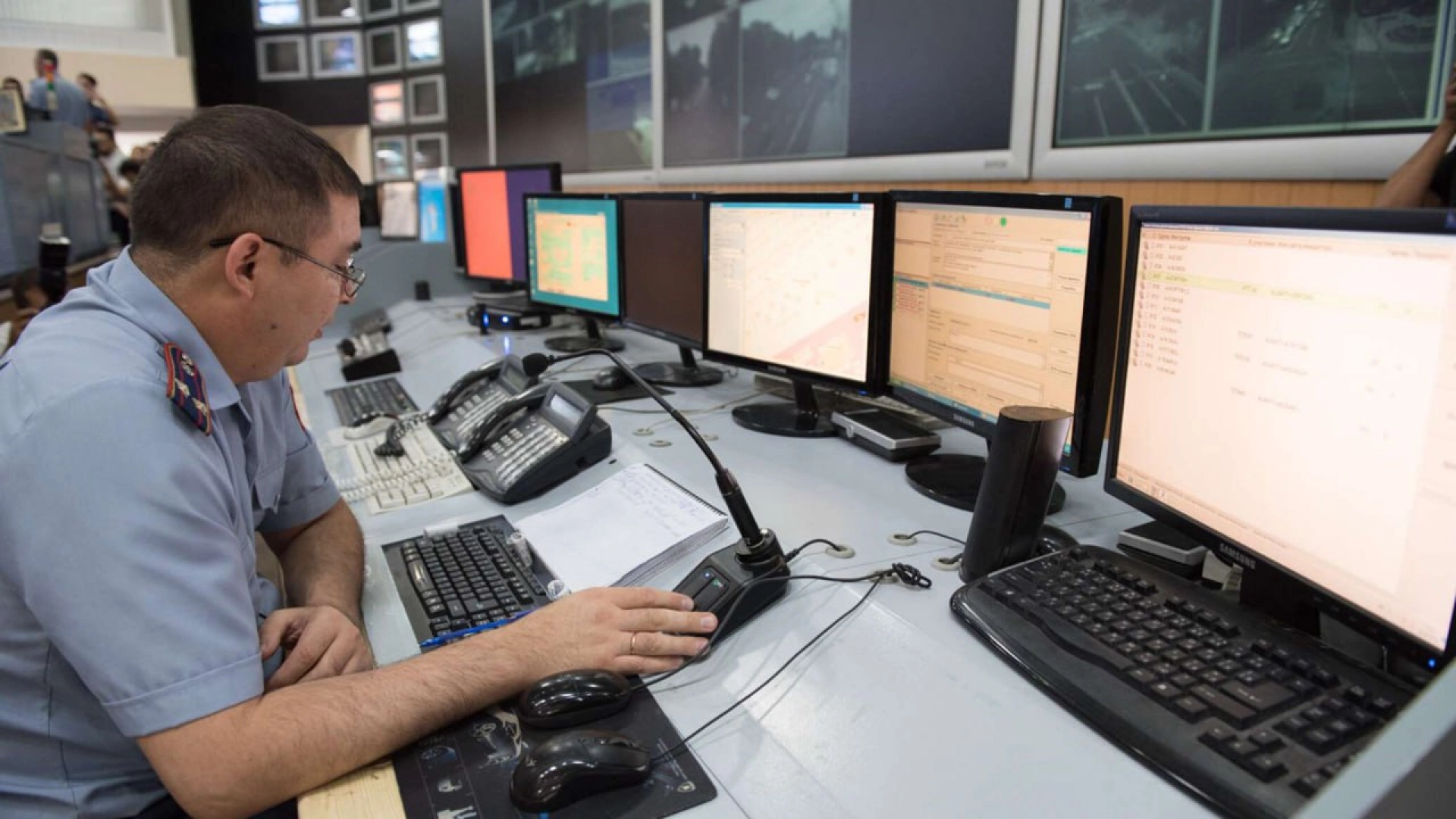 СМИ: Минцифры предложило дать ФСБ право требовать от операторов отключения связи