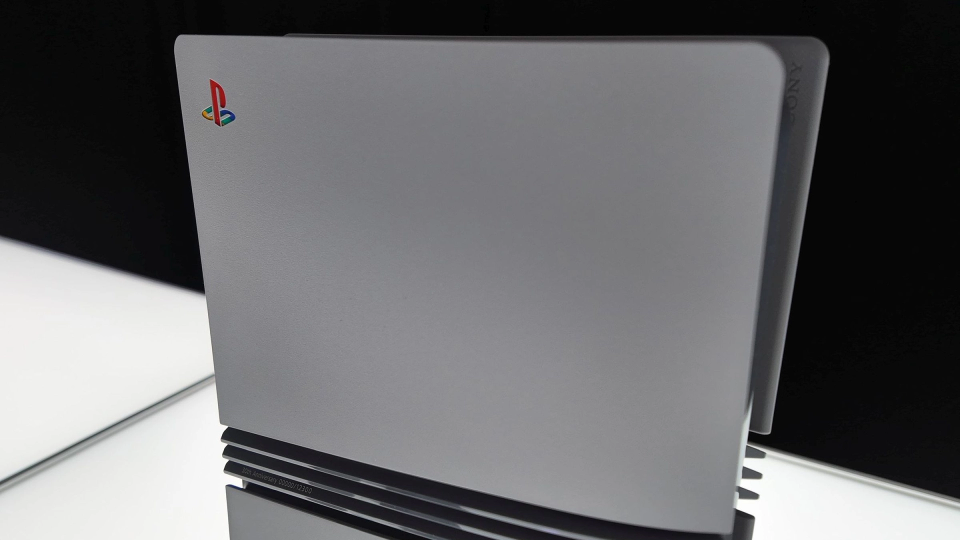 Фото: PS5 Pro и PS5 Pro 30th Anniversary Limited Edition