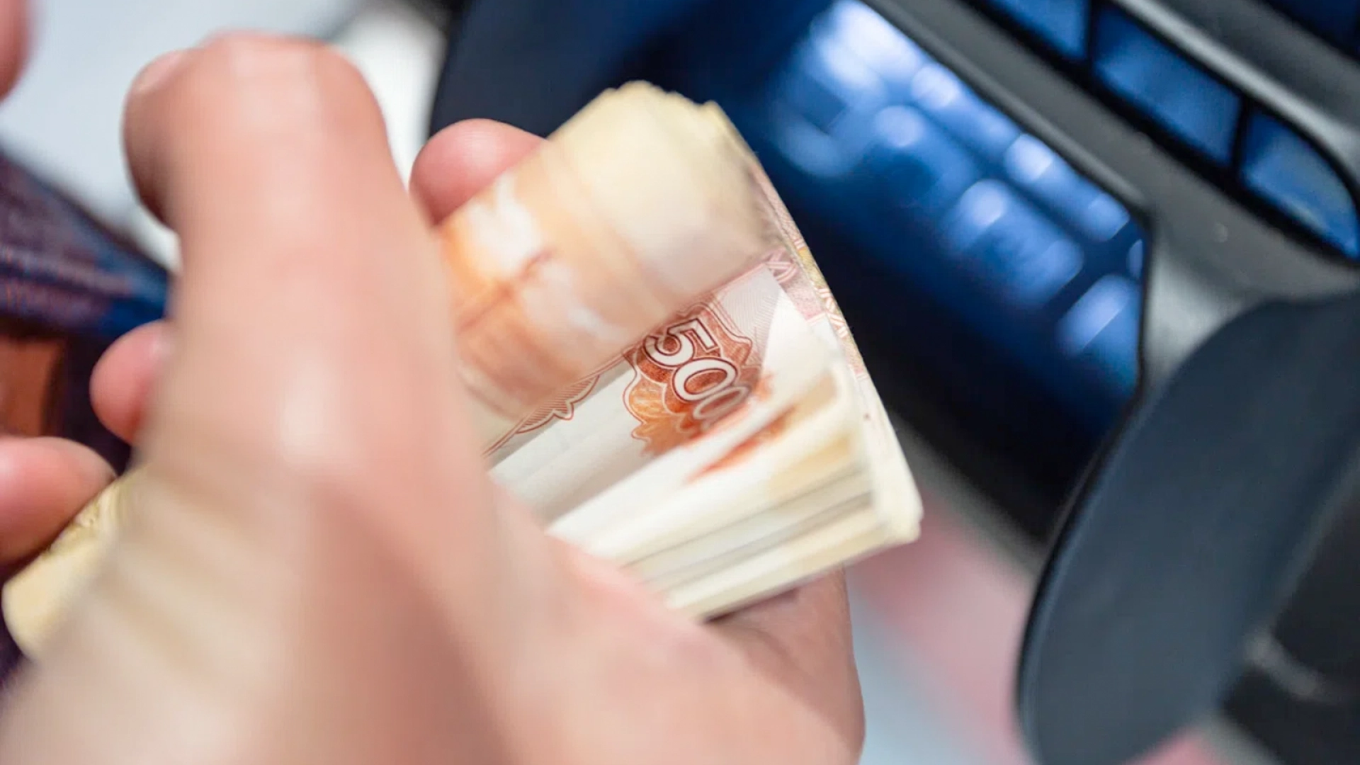 В России вступают в силу новые правила перевода денежных средств. Что изменится?