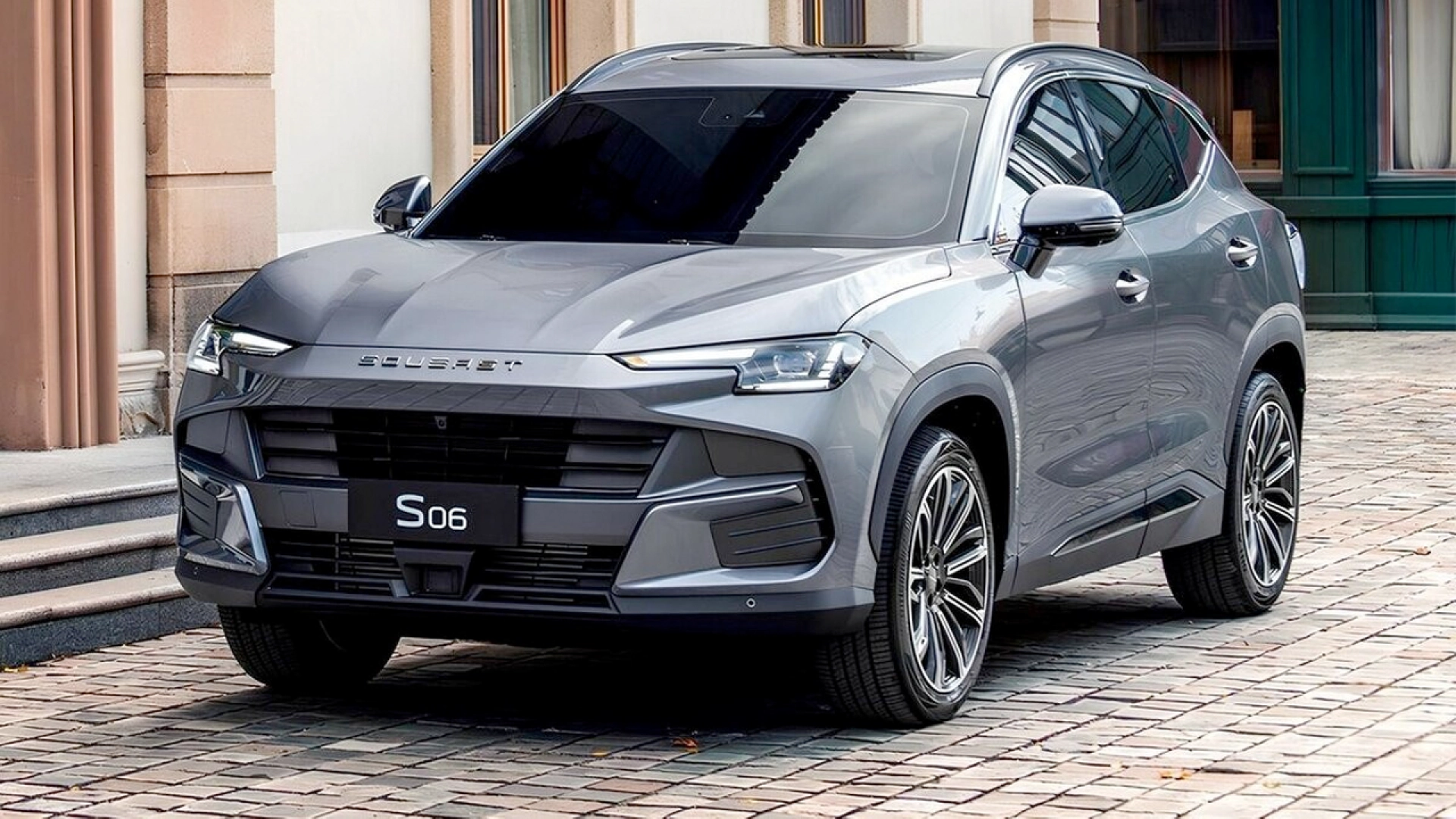Soueast представила в России компактный городской кроссовер S06