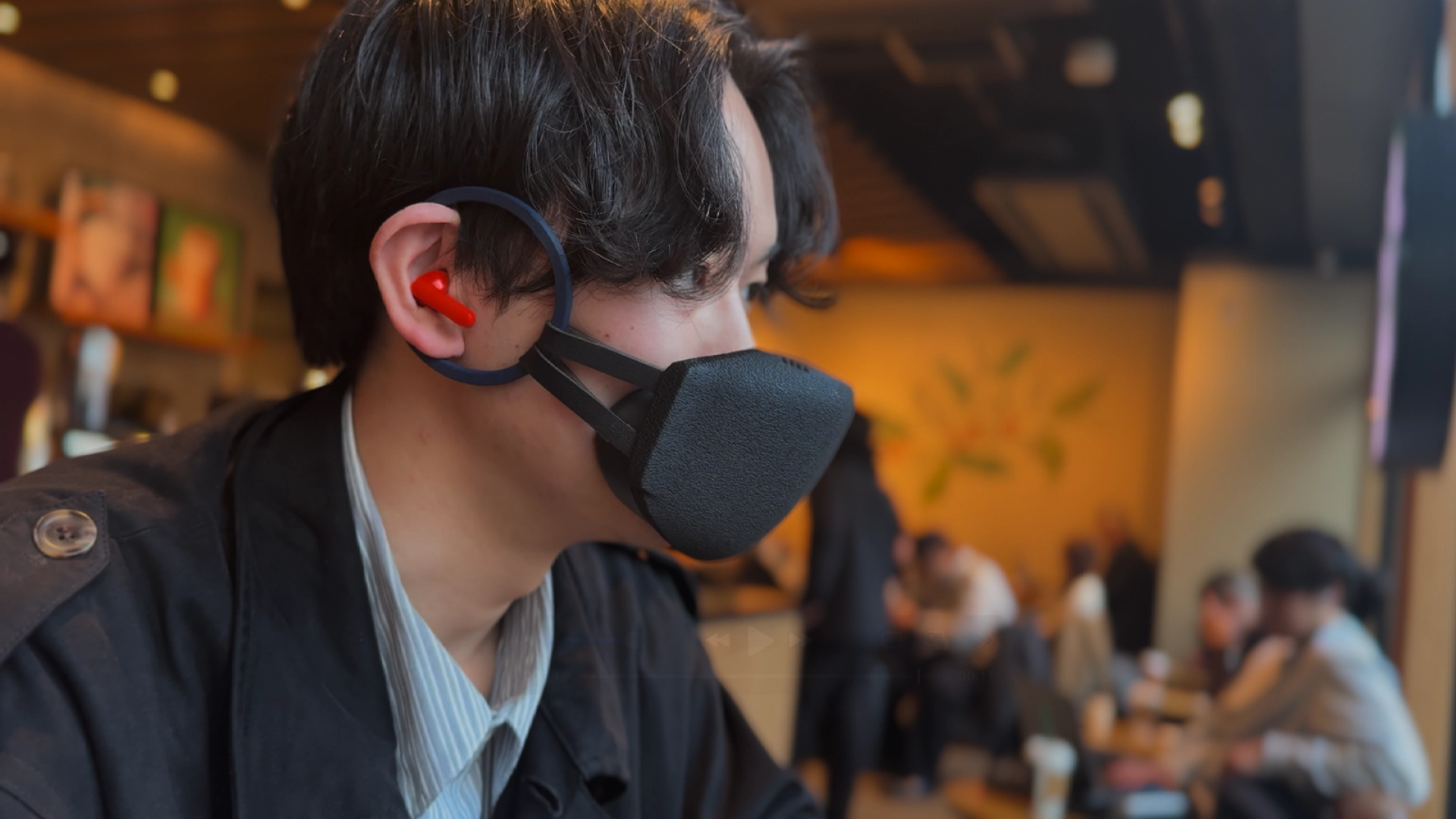 На CES 2026 показали Wearphone — маску с шумоподавлением для разговоров на людях