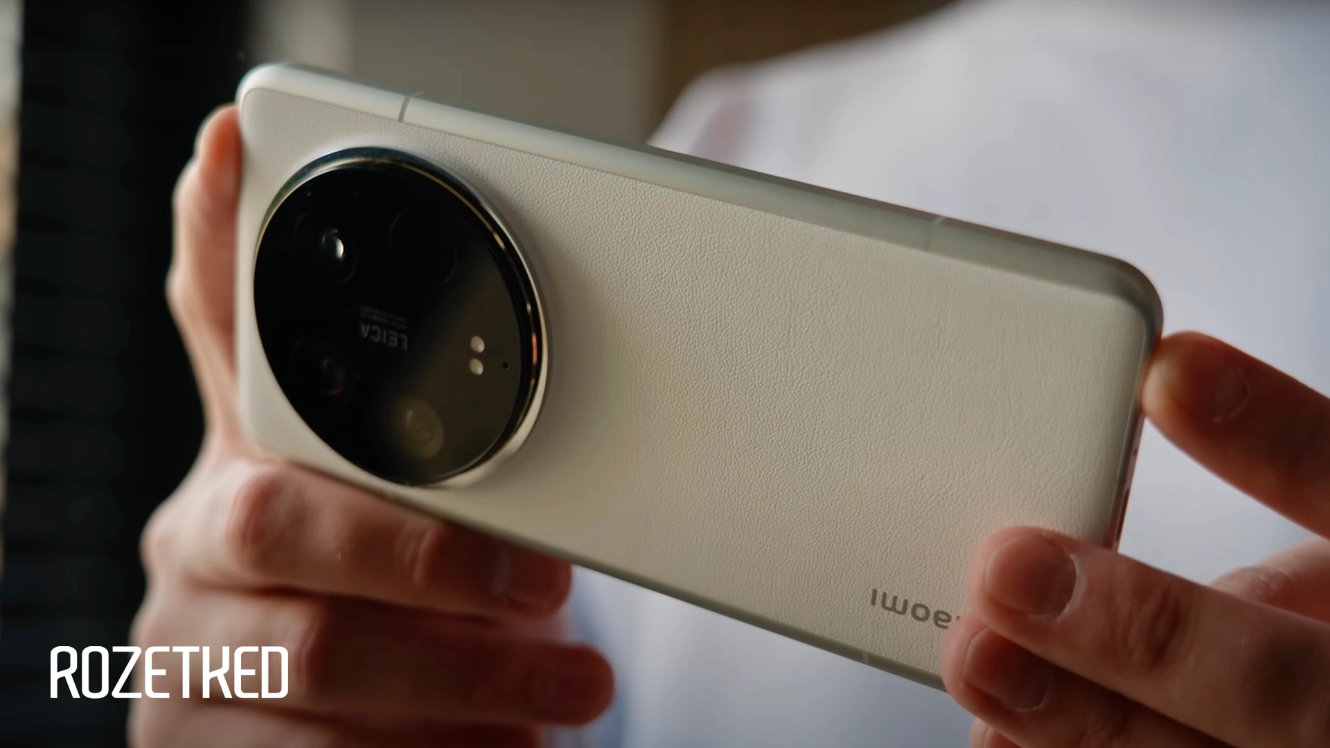 На фото показали Xiaomi 15 Ultra с массивным блоком камер