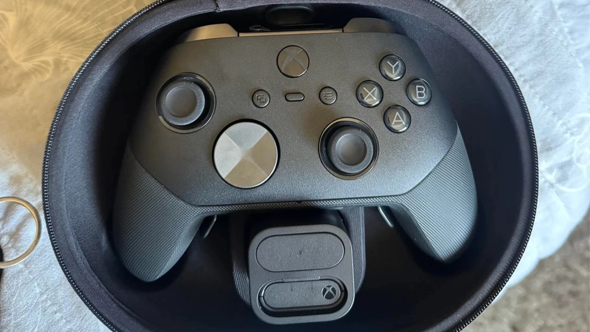 На Reddit поделились фото прототипа контроллера Xbox Elite 3