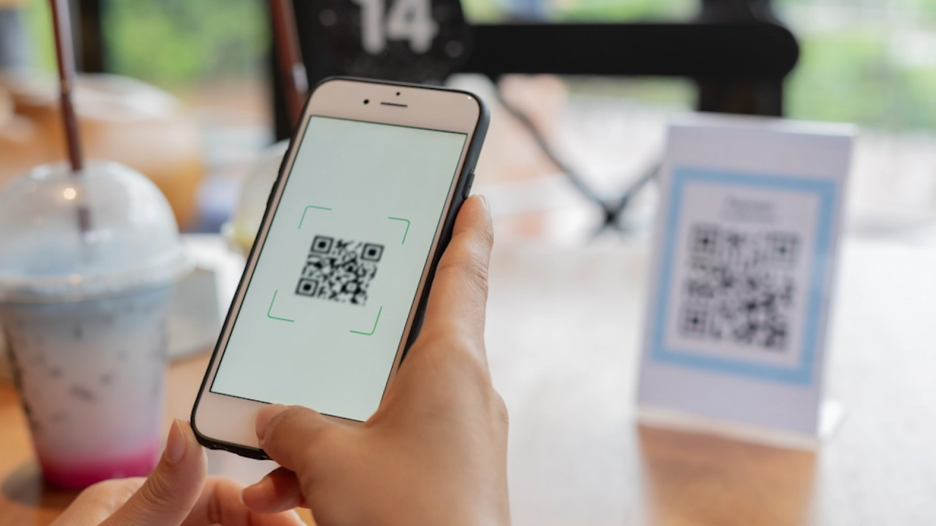 ТАСС: с первого сентября в России вводится универсальный QR-код для безналичных платежей
